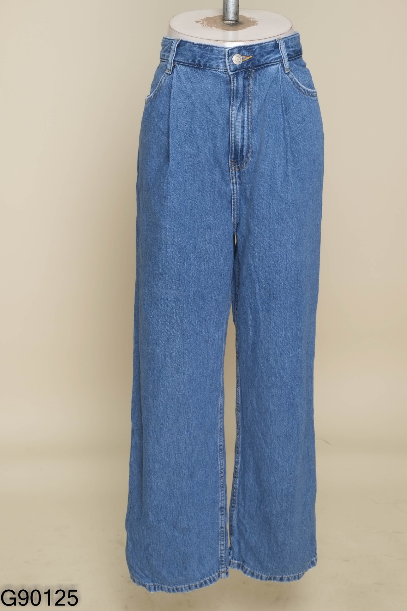 Quần jeans BERSHKA xanh trơn (cắt tag)