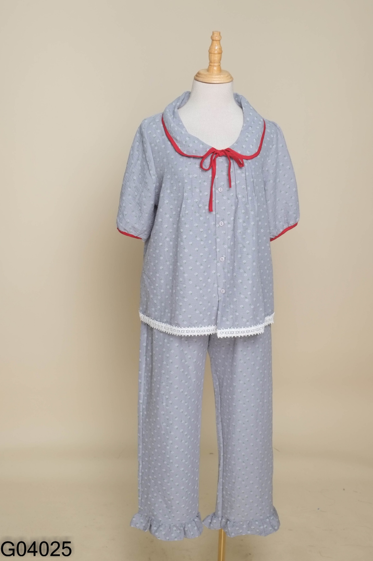 Set đồ ngủ xanh hoa viền đỏ