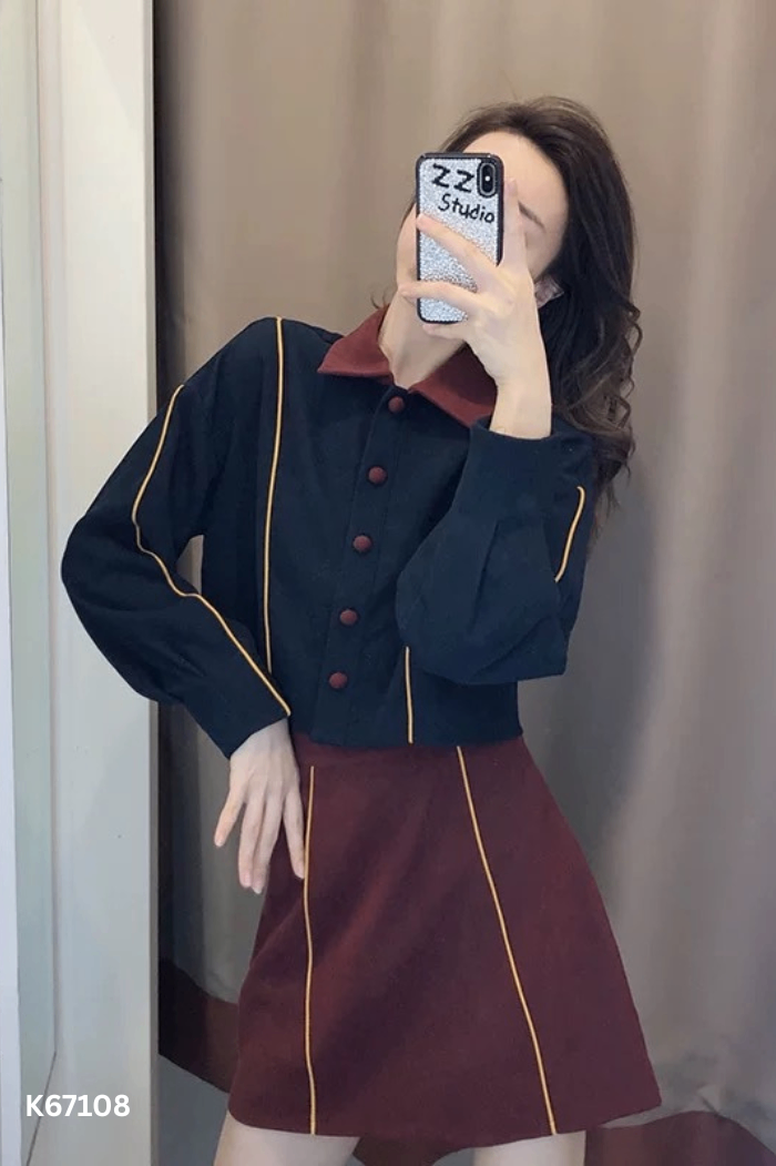 Áo xanh than phối cổ đỏ mận