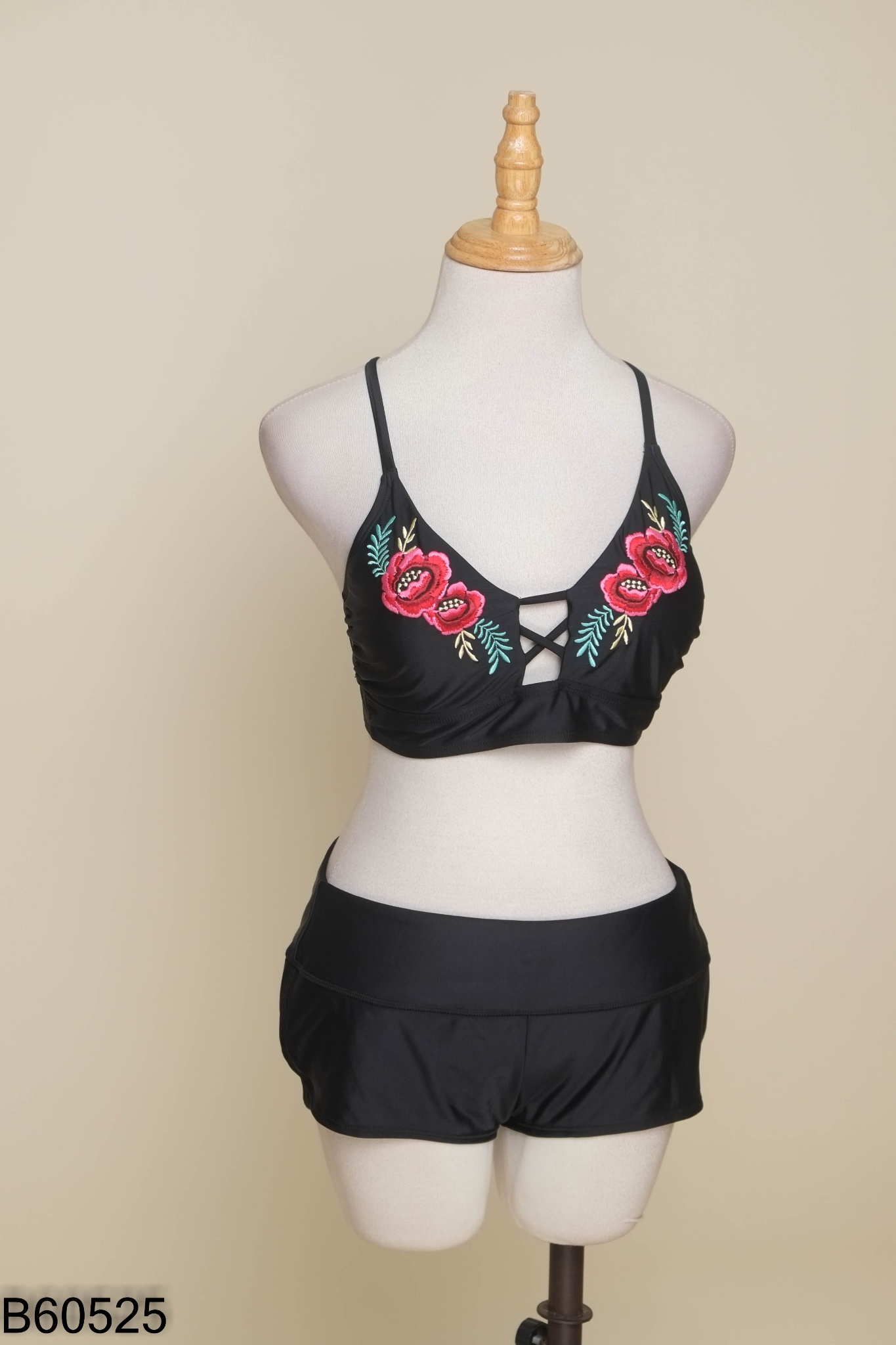 Set Bikini 2 mảnh đen thêu hoa