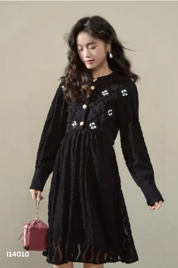 Váy len đen phối ren