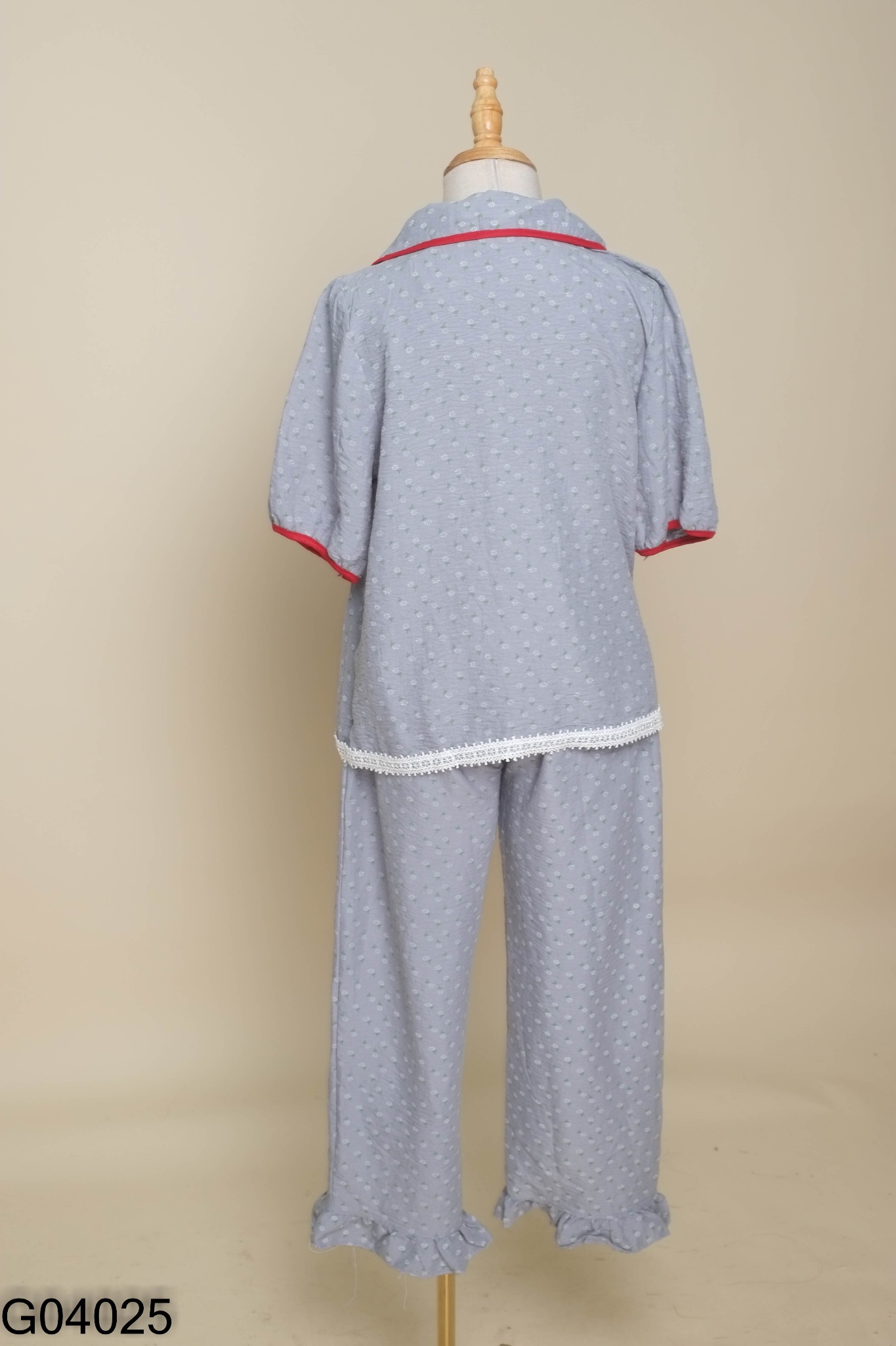 Set đồ ngủ xanh hoa viền đỏ