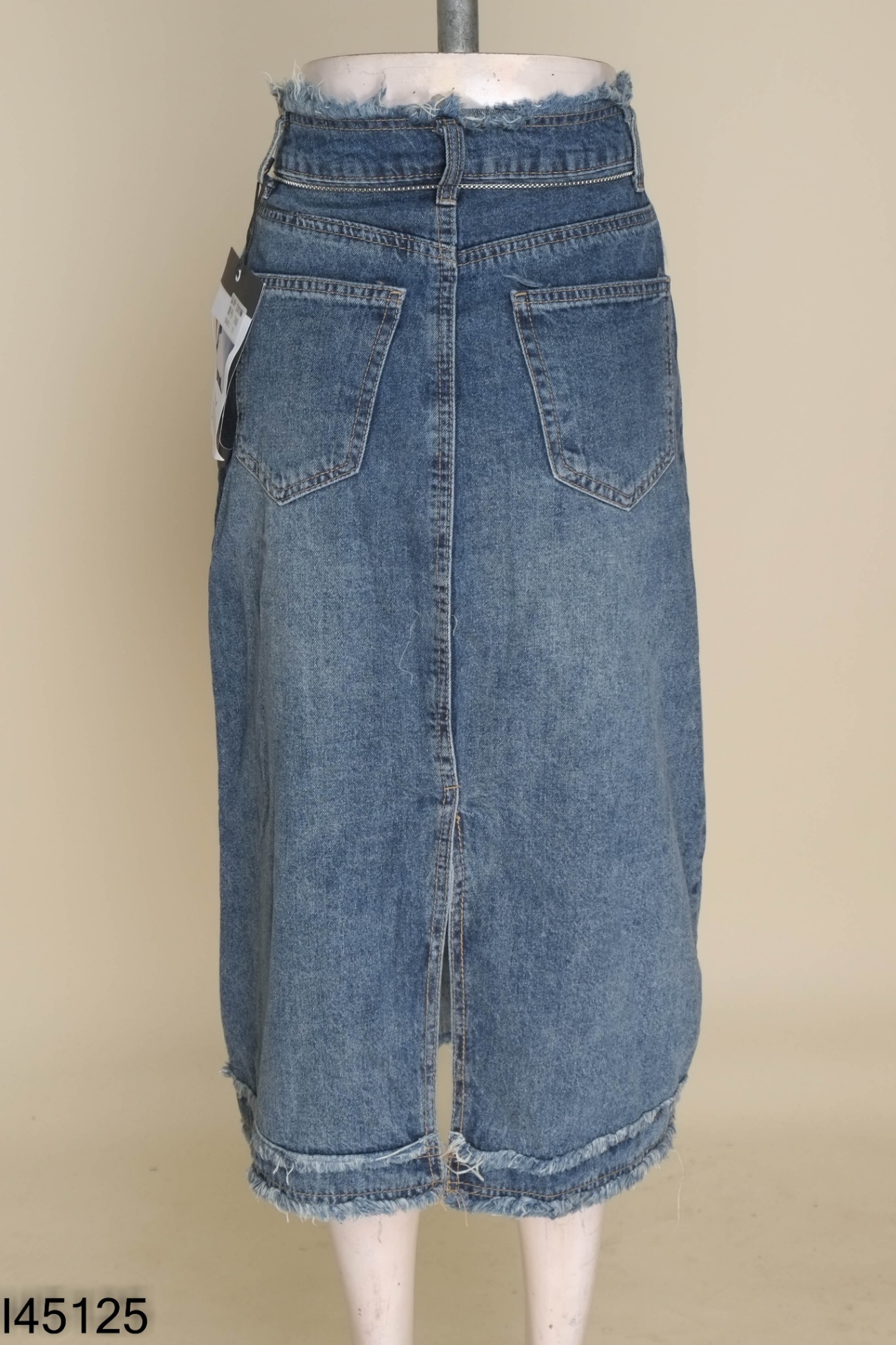 NEWTAG Chân váy jeans xanh phối dây kim loại