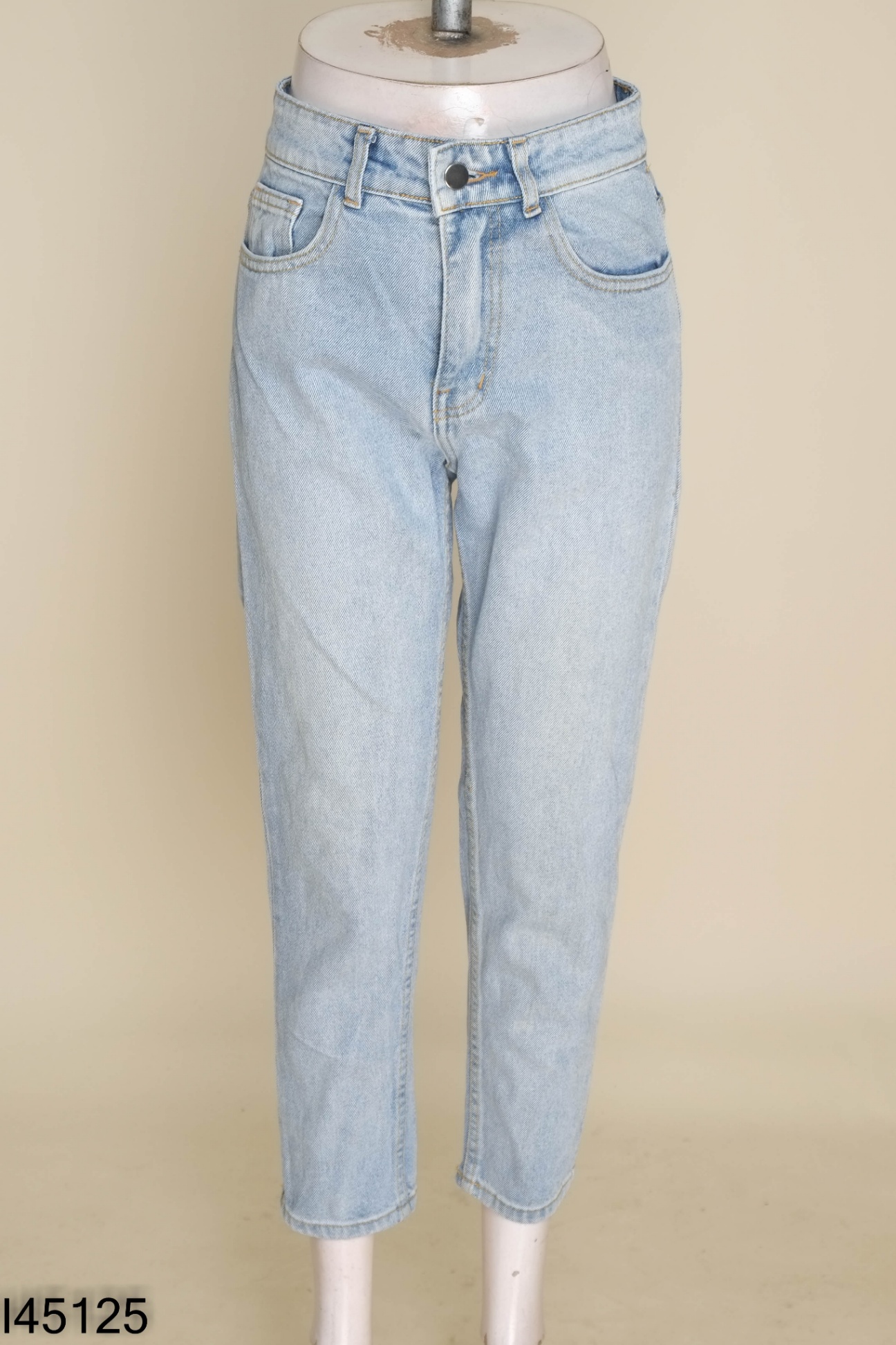 Quần jeans xanh bạc