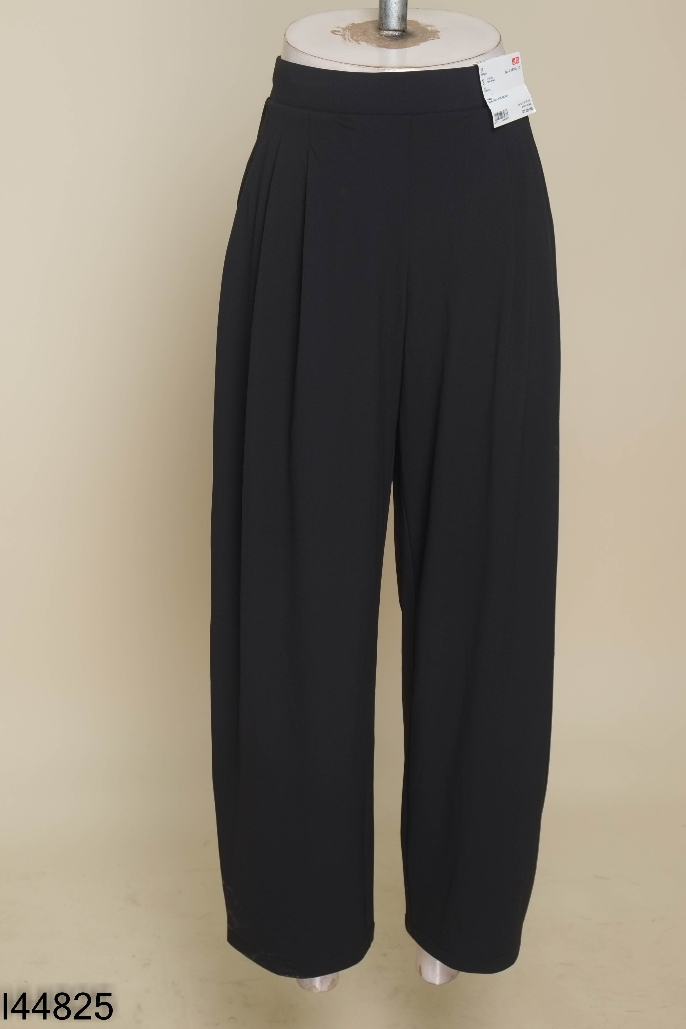 NEWTAG Quần UNIQLO vải dù xám