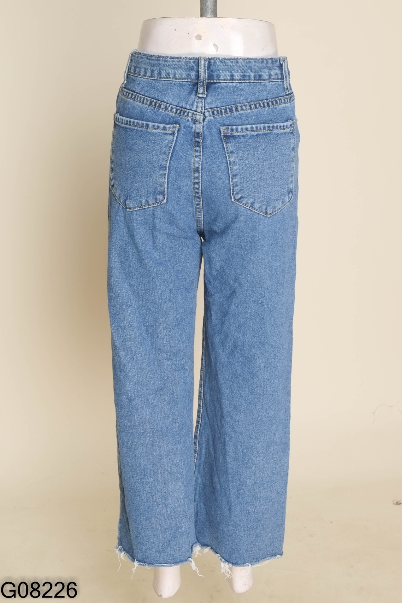 Quần jeans xanh ống rộng tua rua