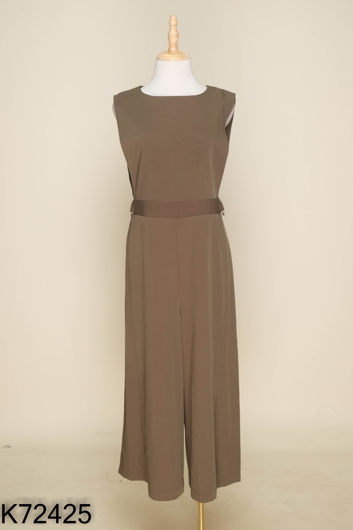 Jumpsuit xanh rêu sát nách