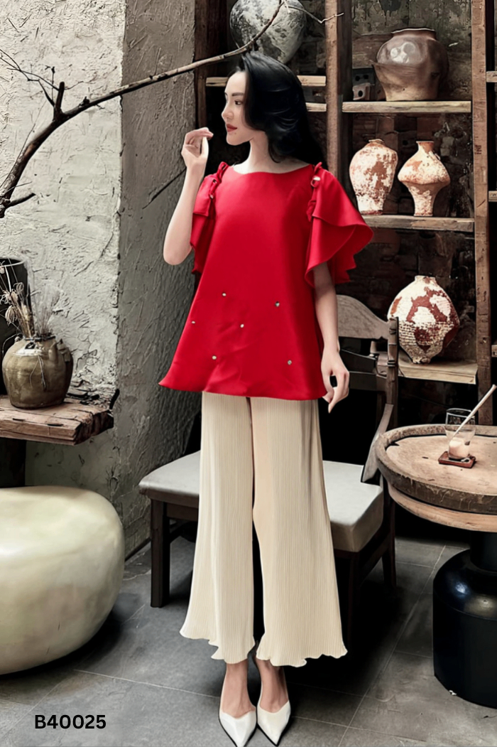 SET L'AMME Áo đỏ cúc ngọc + quần be dập ly