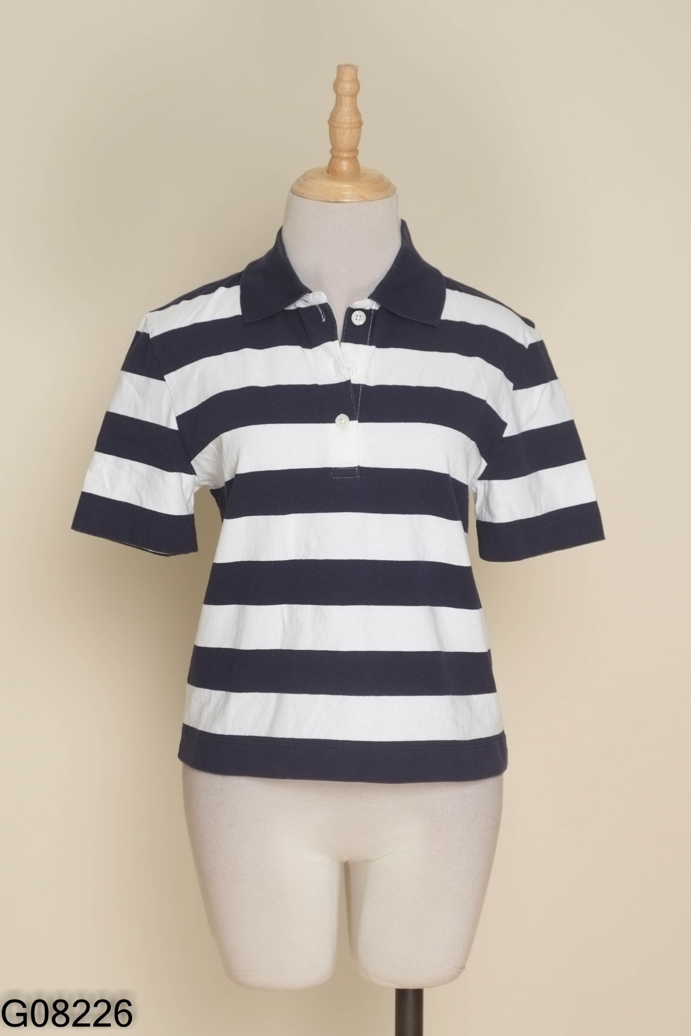 Áo UNIQLO xanh than sọc trắng
