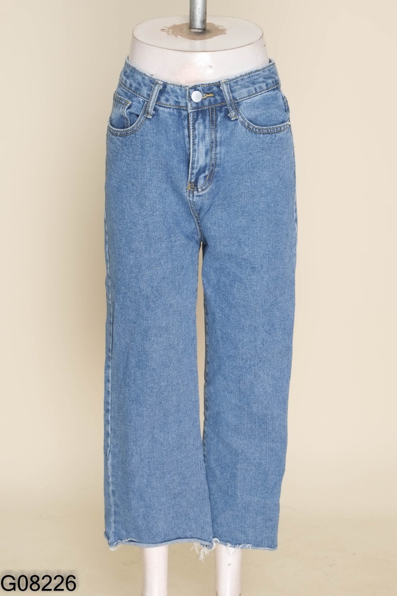 Quần jeans xanh ống rộng tua rua