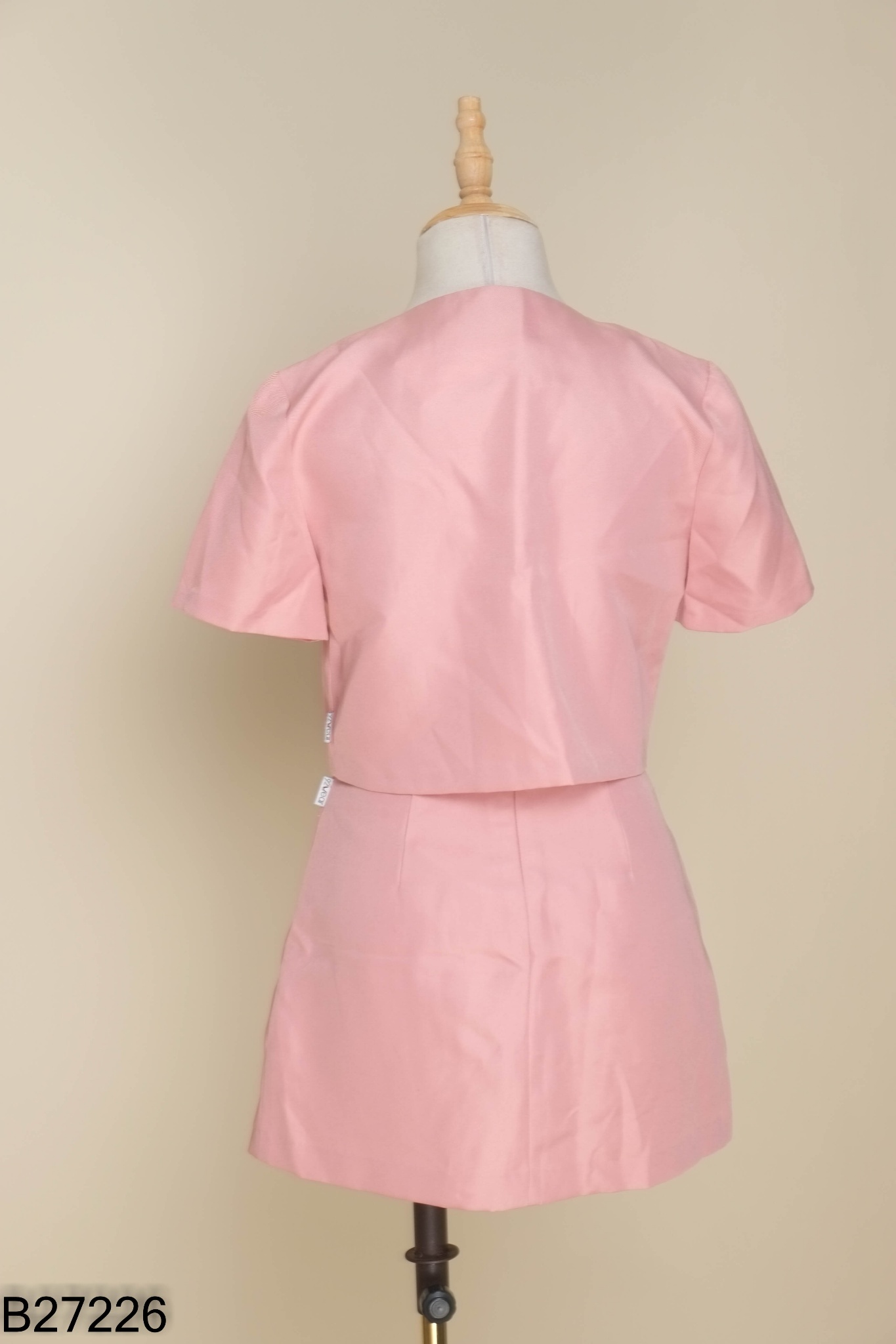 SET 92 WEAR Áo hồng cúc ngọc + chân váy