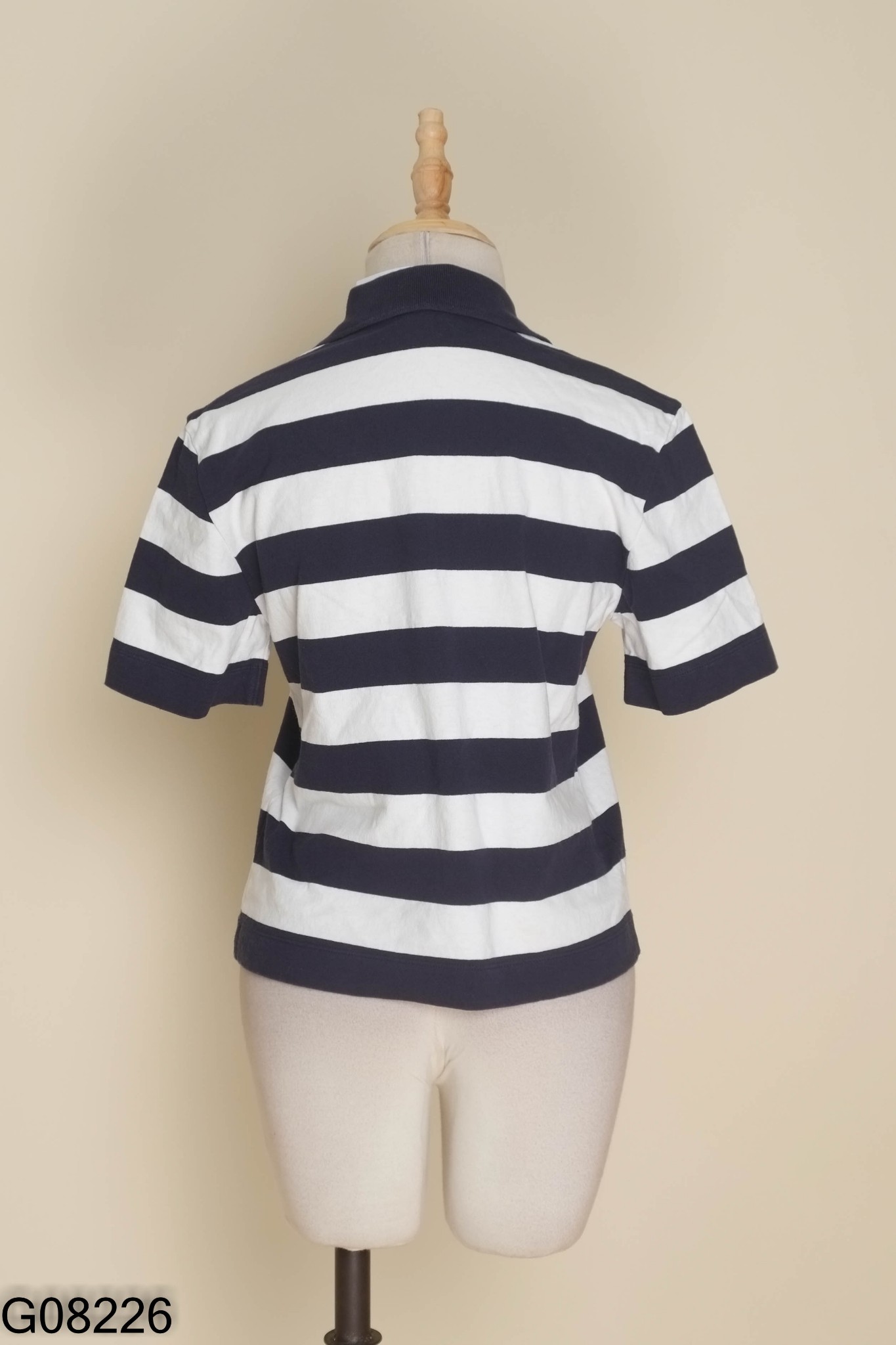 Áo UNIQLO xanh than sọc trắng