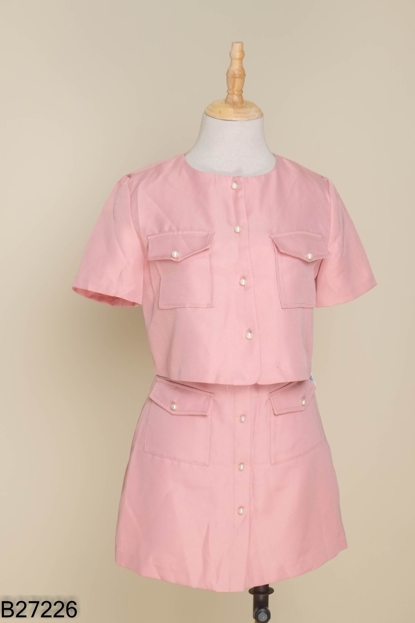 SET 92 WEAR Áo hồng cúc ngọc + chân váy