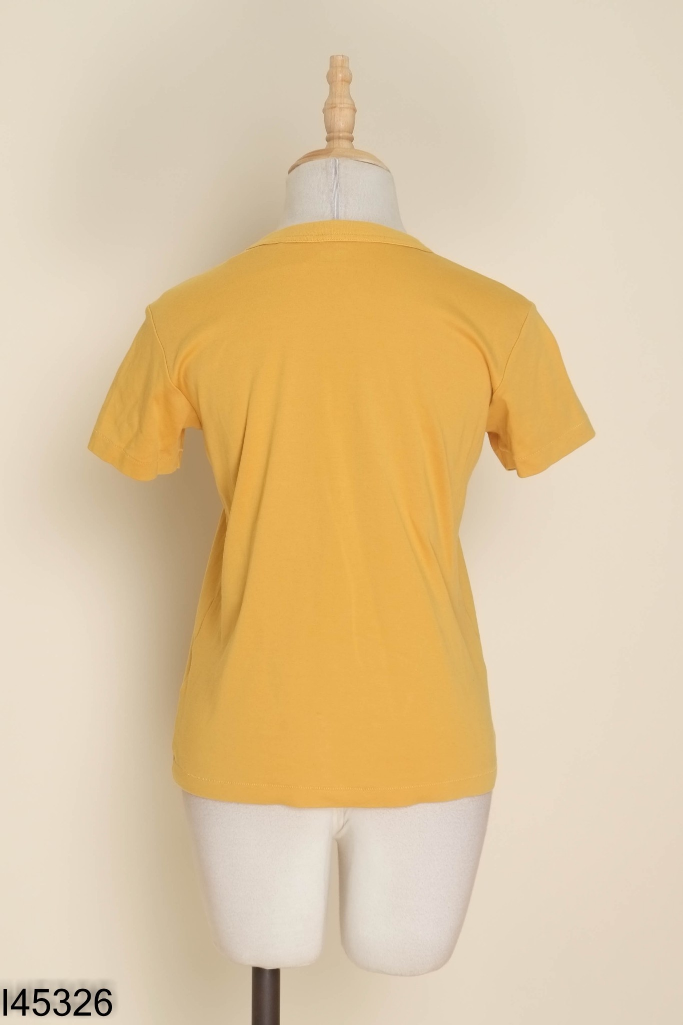 Áo UNIQLO vàng trơn