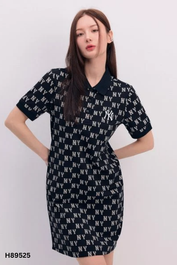 Váy đen họa tiết chữ