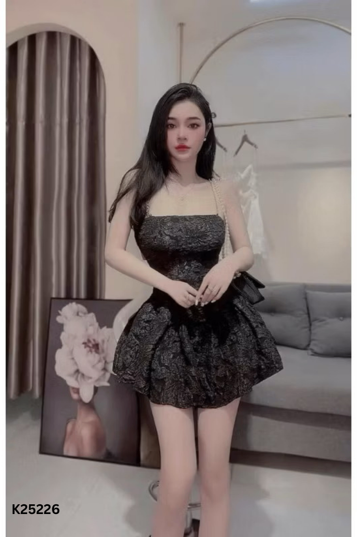 Váy PHUONG LINH đen xích vàng