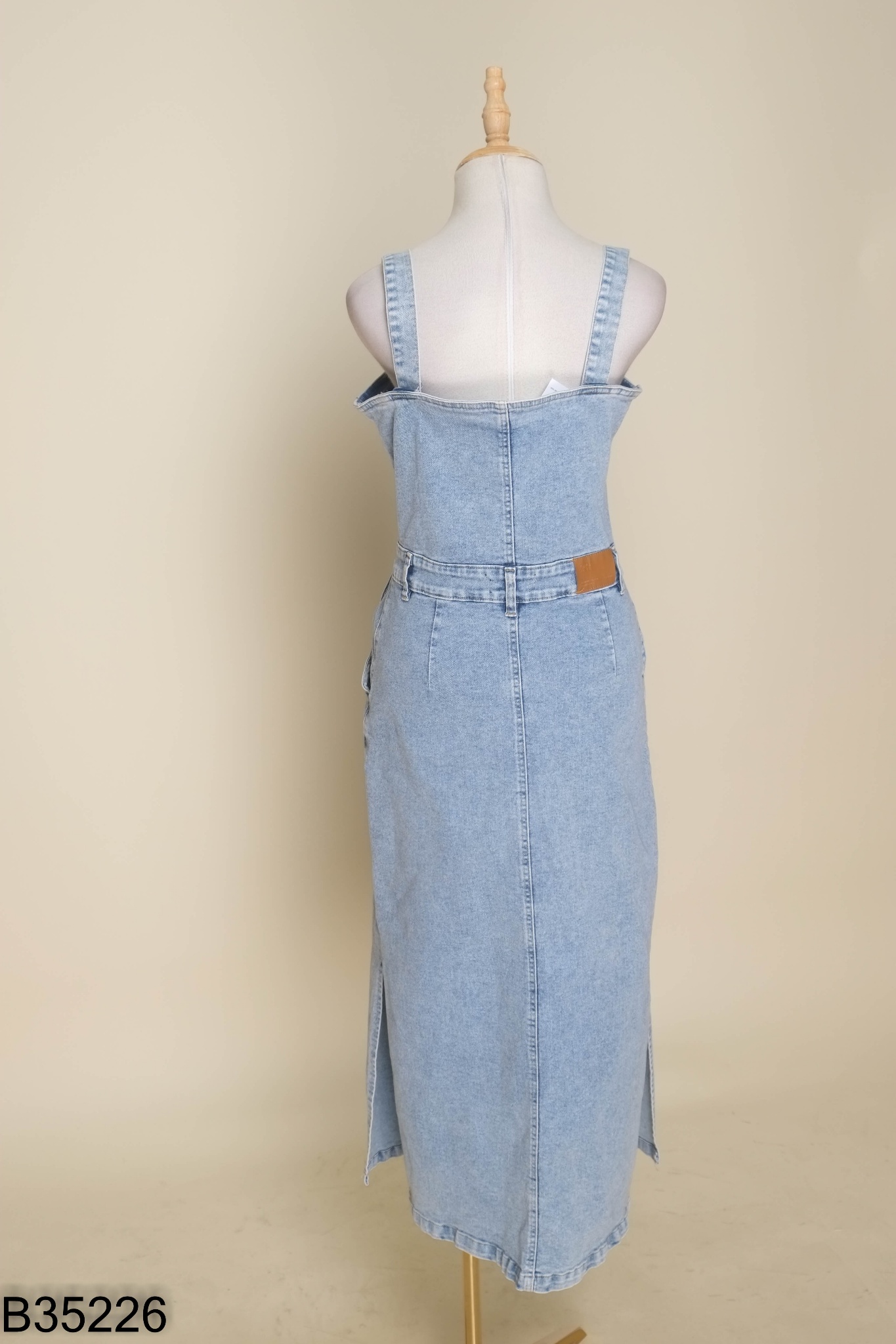 Váy jeans xanh phối cúc bạc