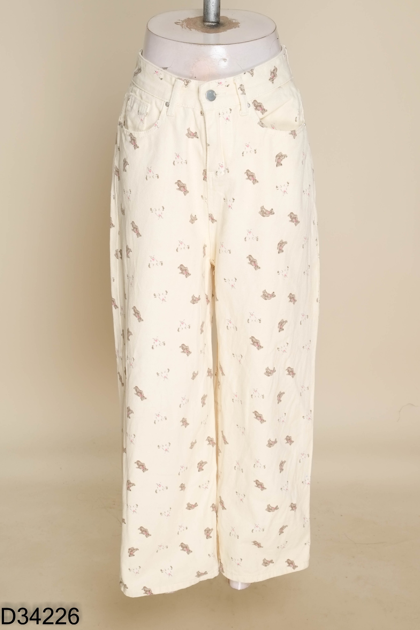 Quần jeans be in hình gấu