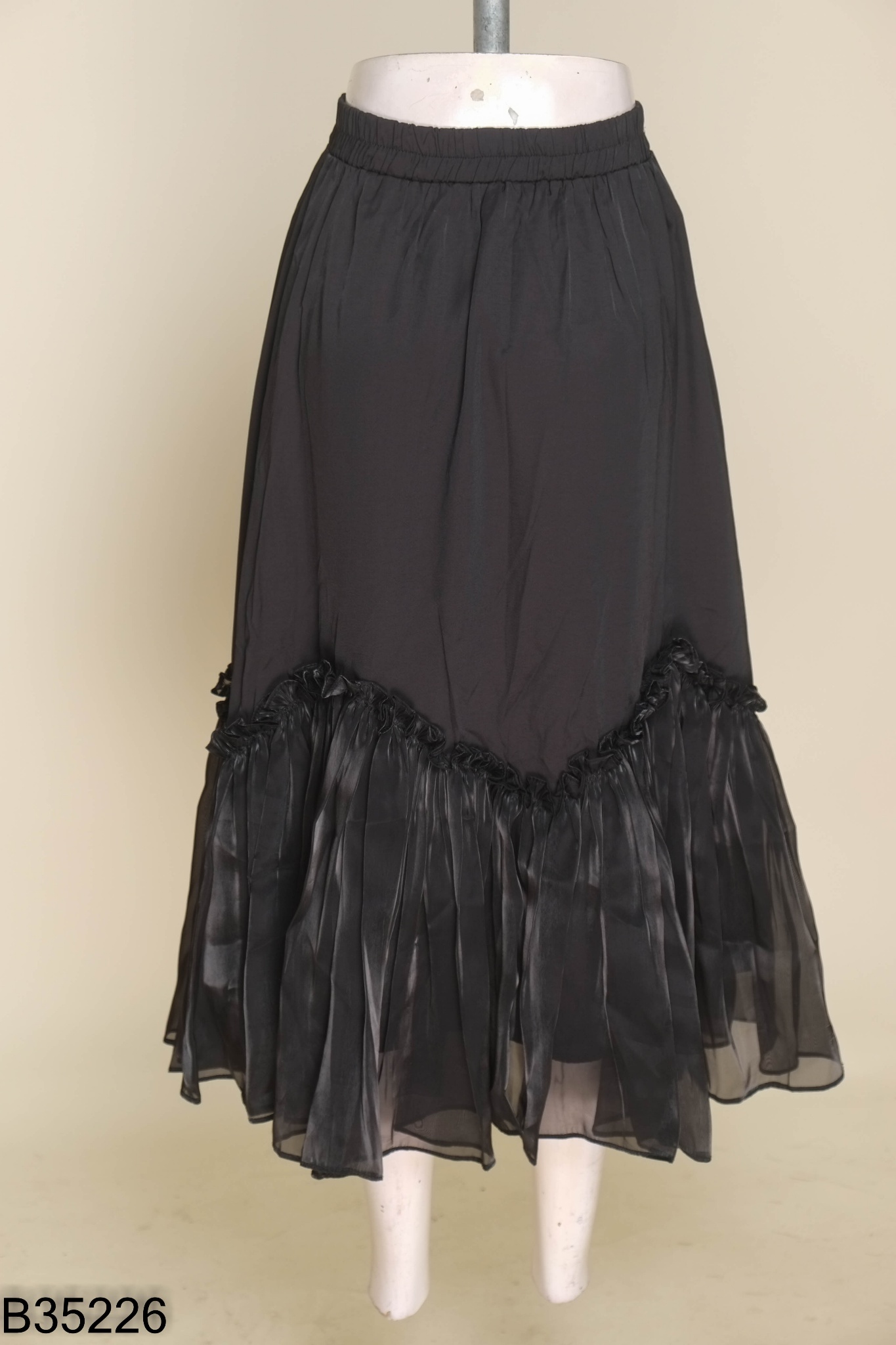 Chân váy đen phối organza