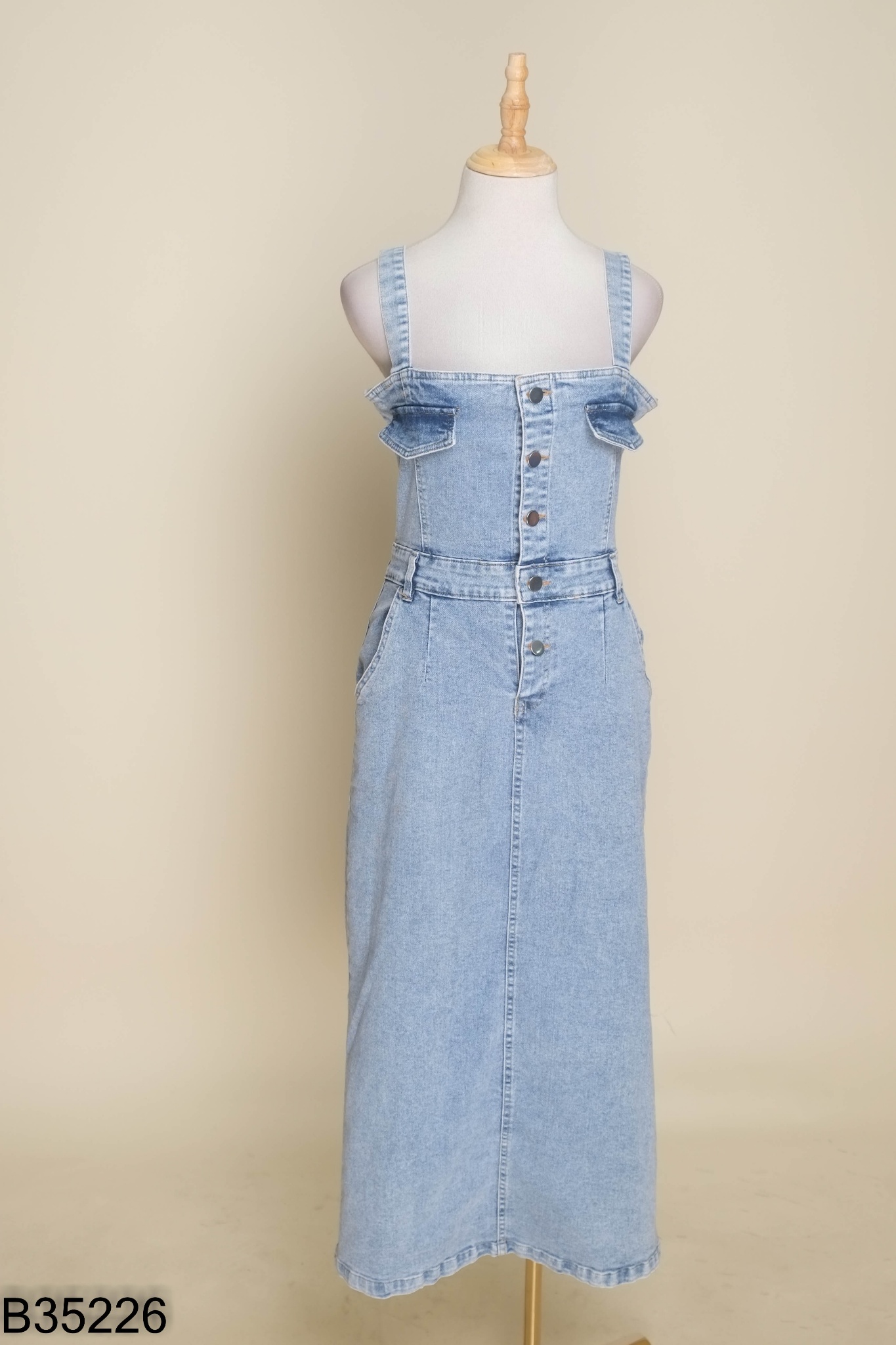 Váy jeans xanh phối cúc bạc
