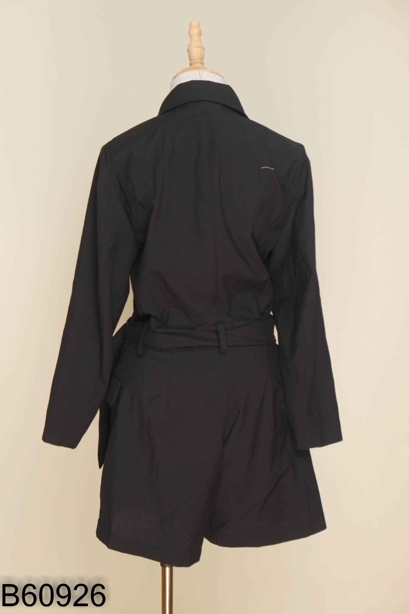 Jumpsuit HM đen cổ vest