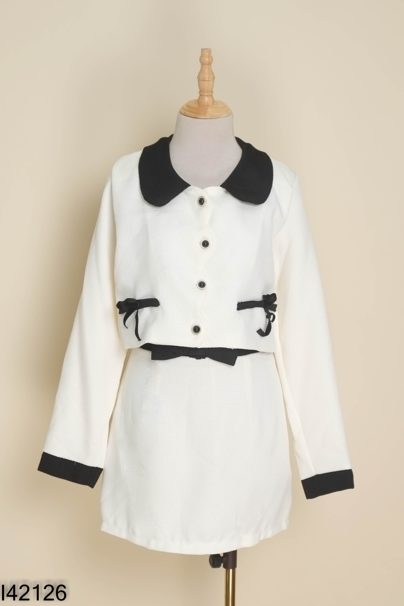 NEWTAG SET Áo be cổ đen + chân váy