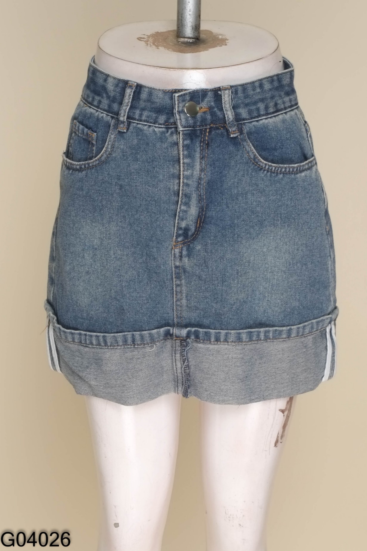 Chân váy jeans xanh gấp gấu