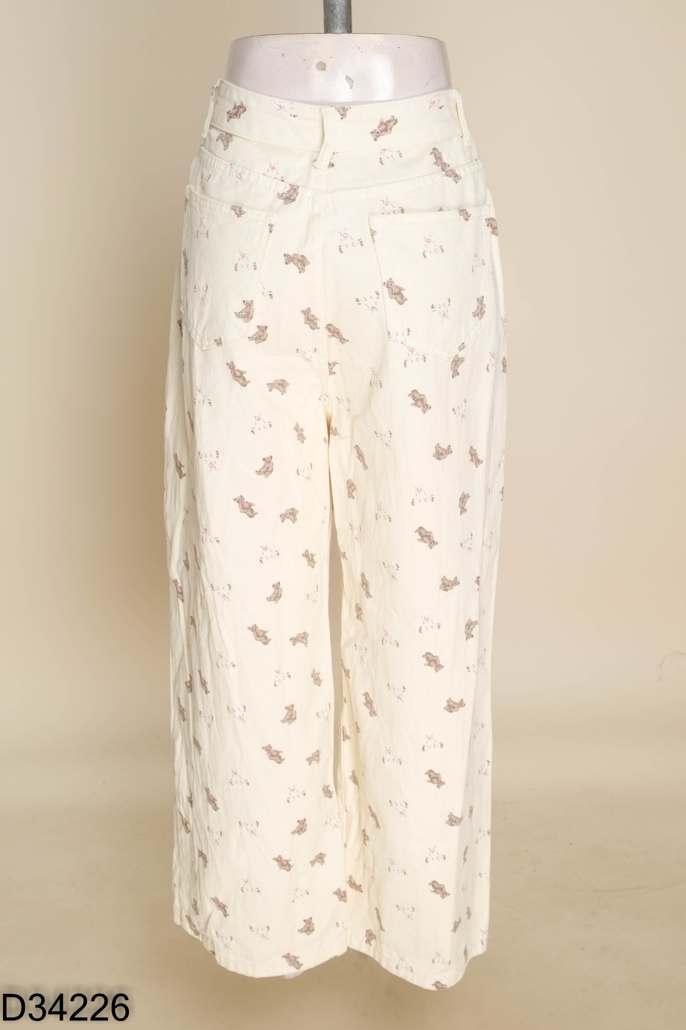 Quần jeans be in hình gấu