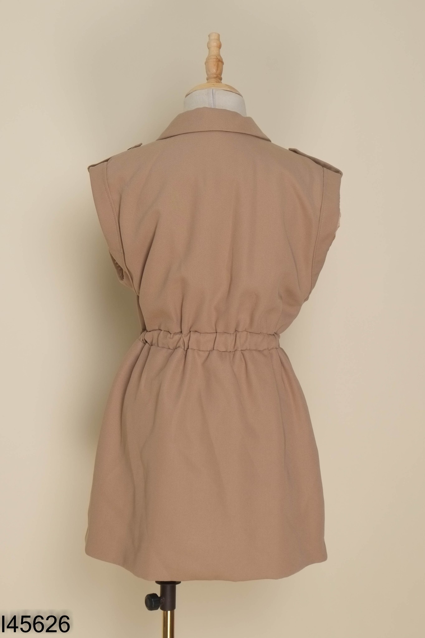 Váy nâu be cổ vest