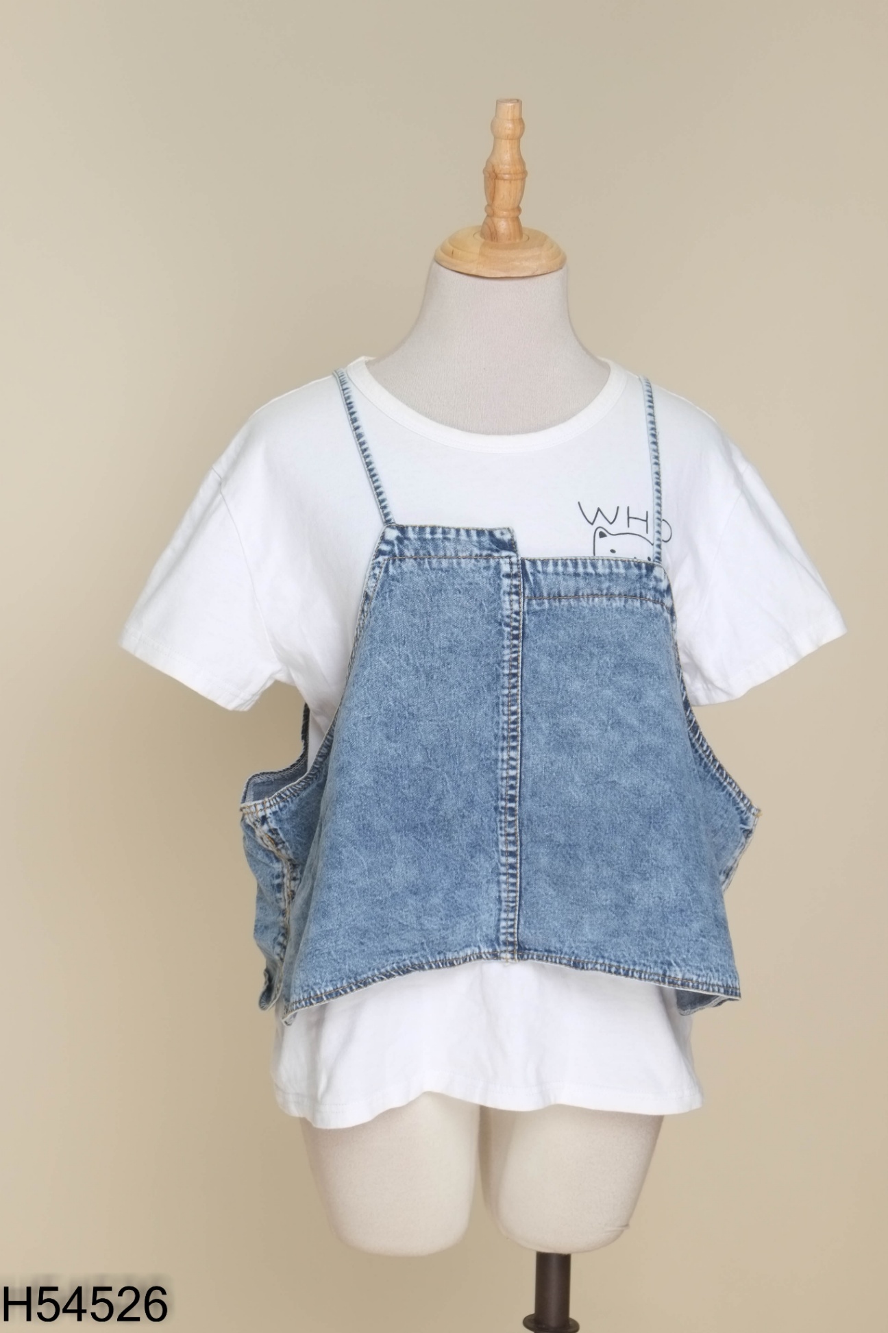 Set áo thun trắng + áo 2 dây jeans