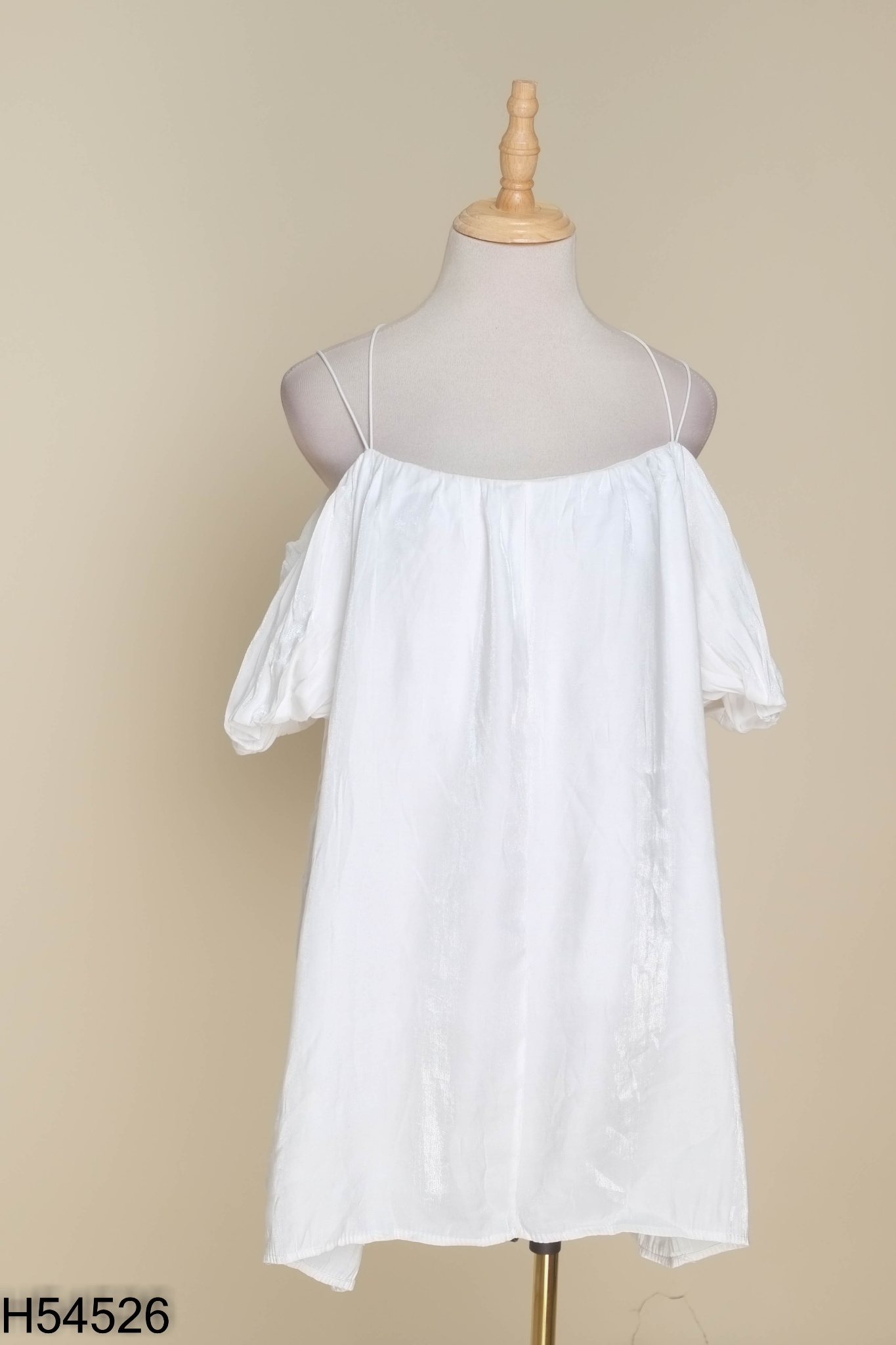 Váy baybydoll trắng trễ vai