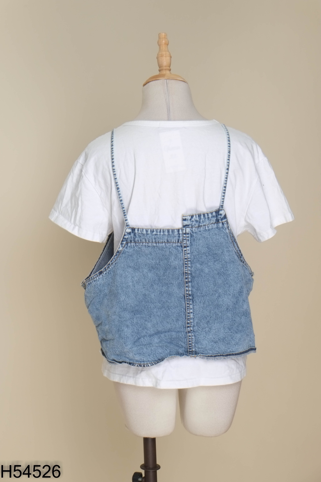 Set áo thun trắng + áo 2 dây jeans