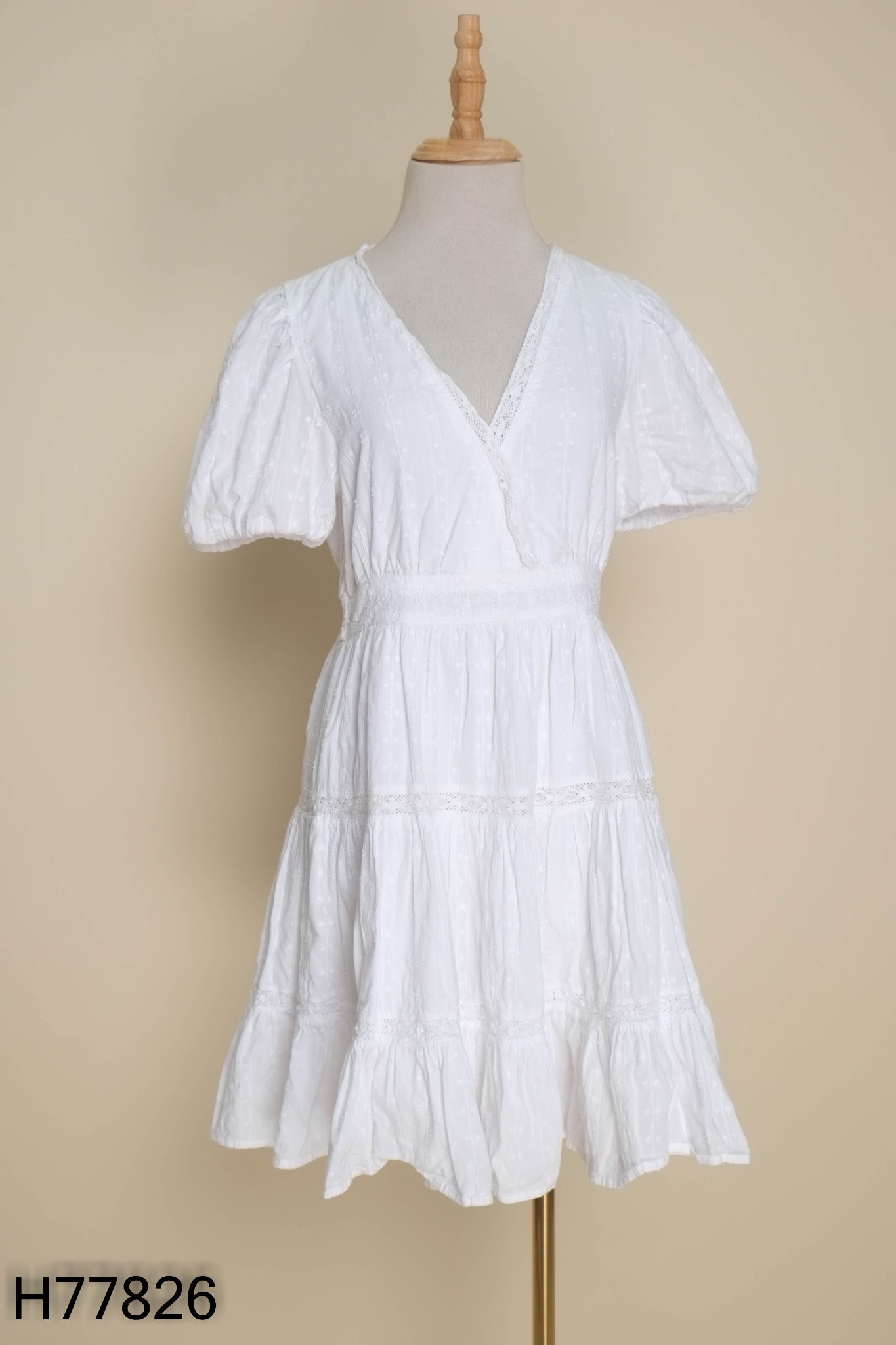 Váy trắng ZARA cổ V tay phồng