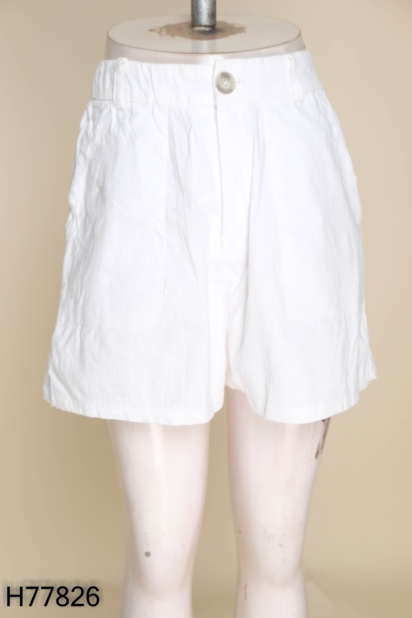 Quần shorts linen MOMOCO trắng