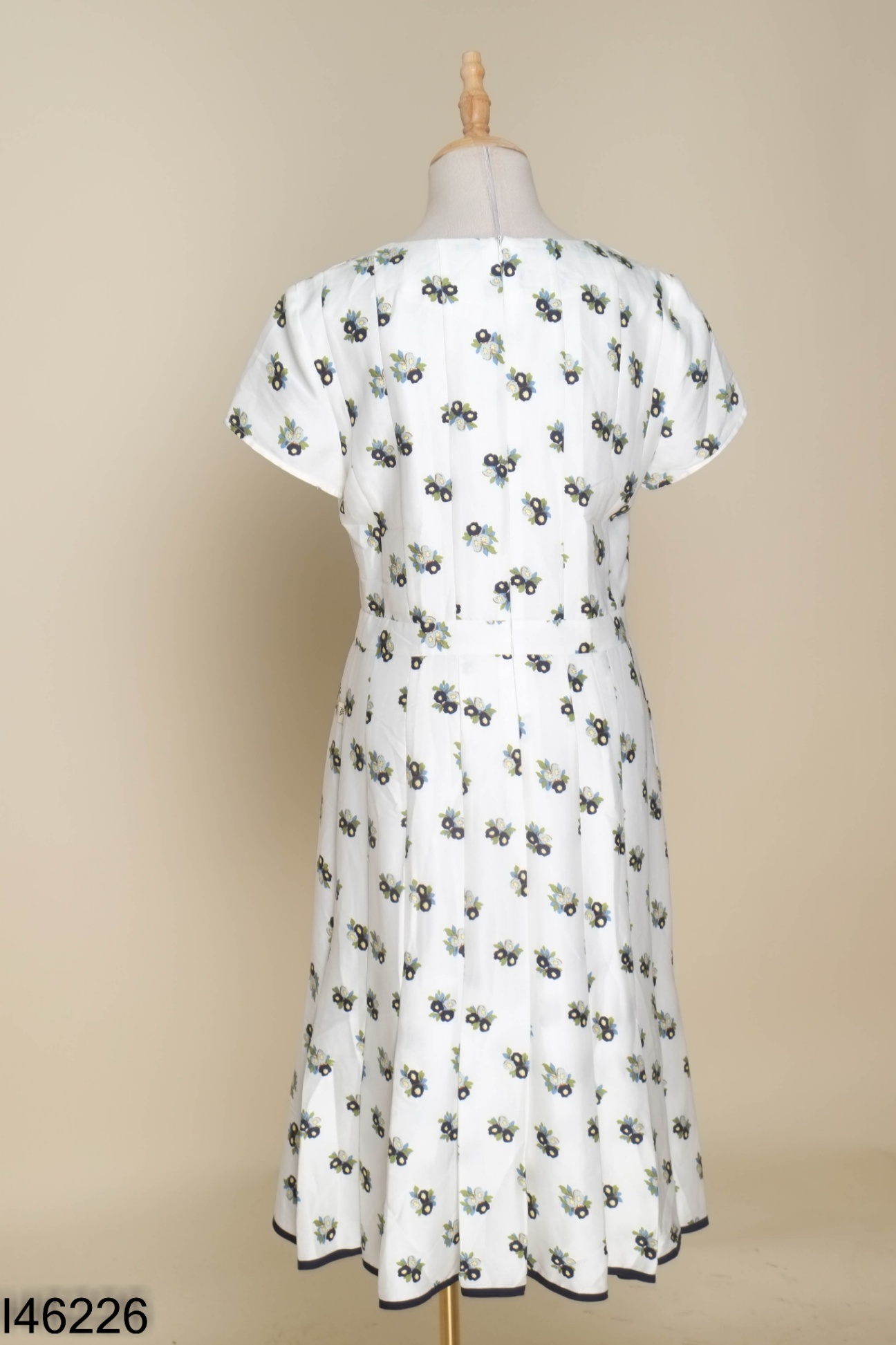 Váy trắng IVY MODA hoa xanh