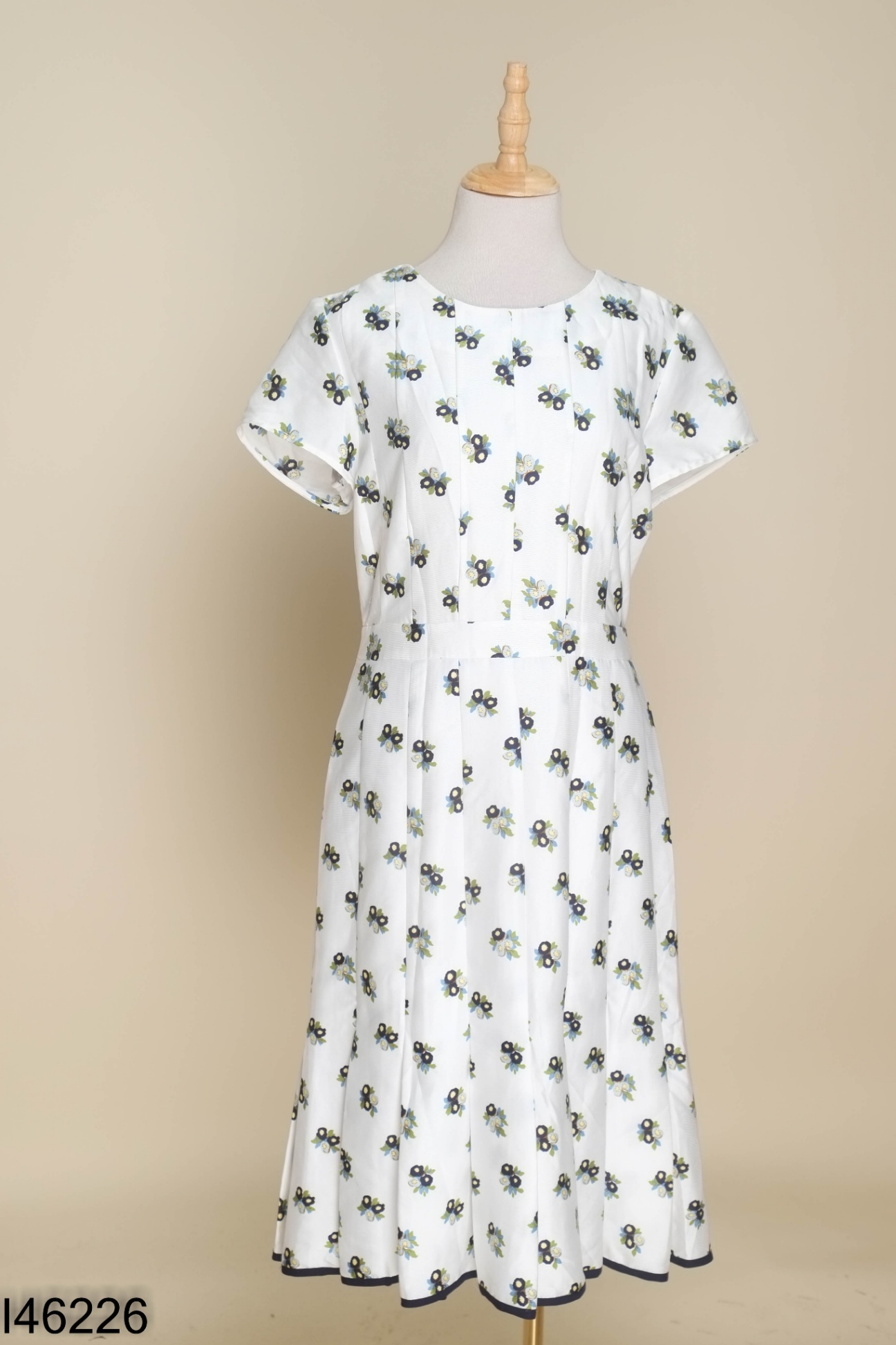 Váy trắng IVY MODA hoa xanh