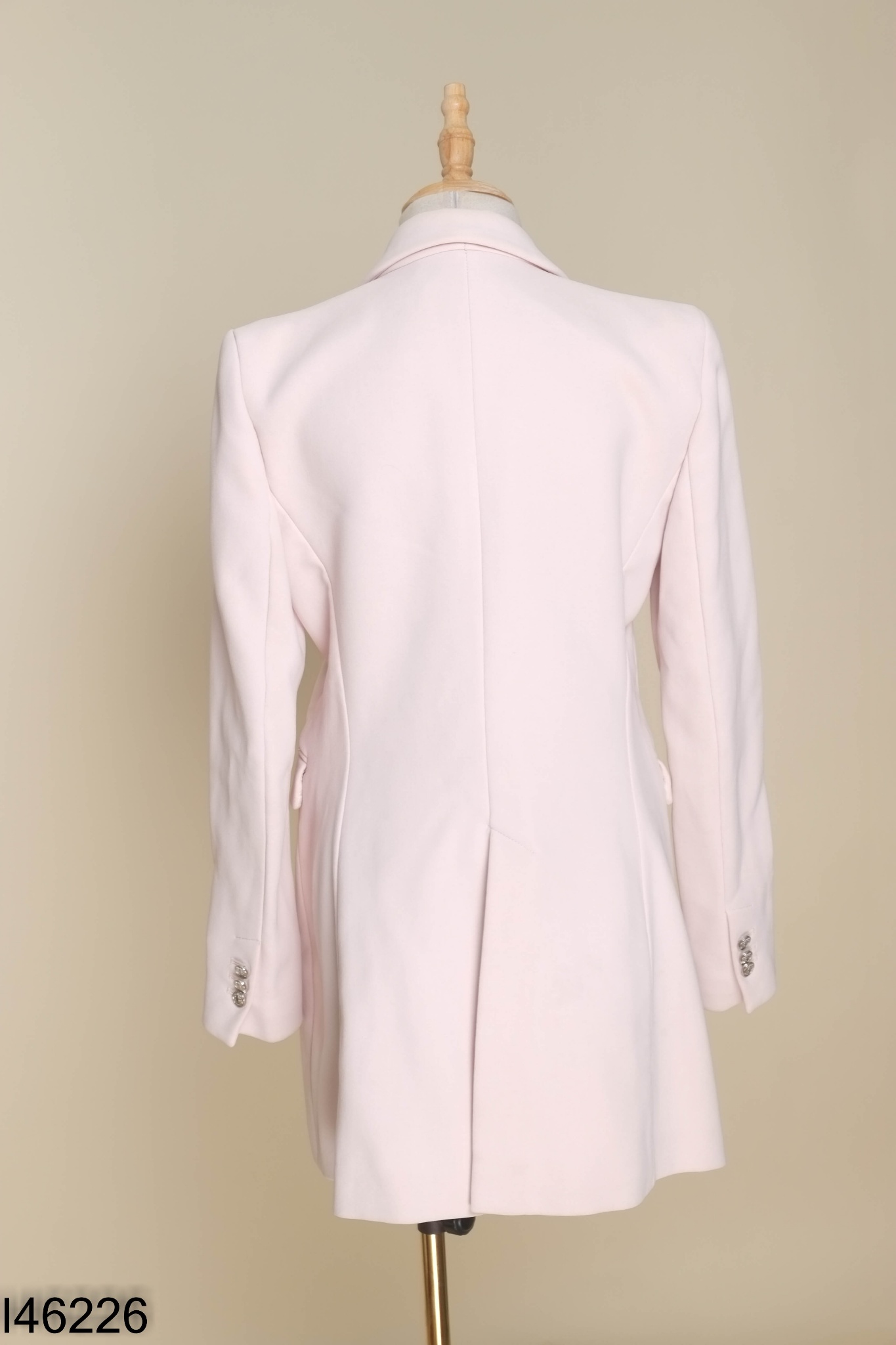 Áo be ZARA cúc bạc cổ vest (có vết bẩn nhỏ)