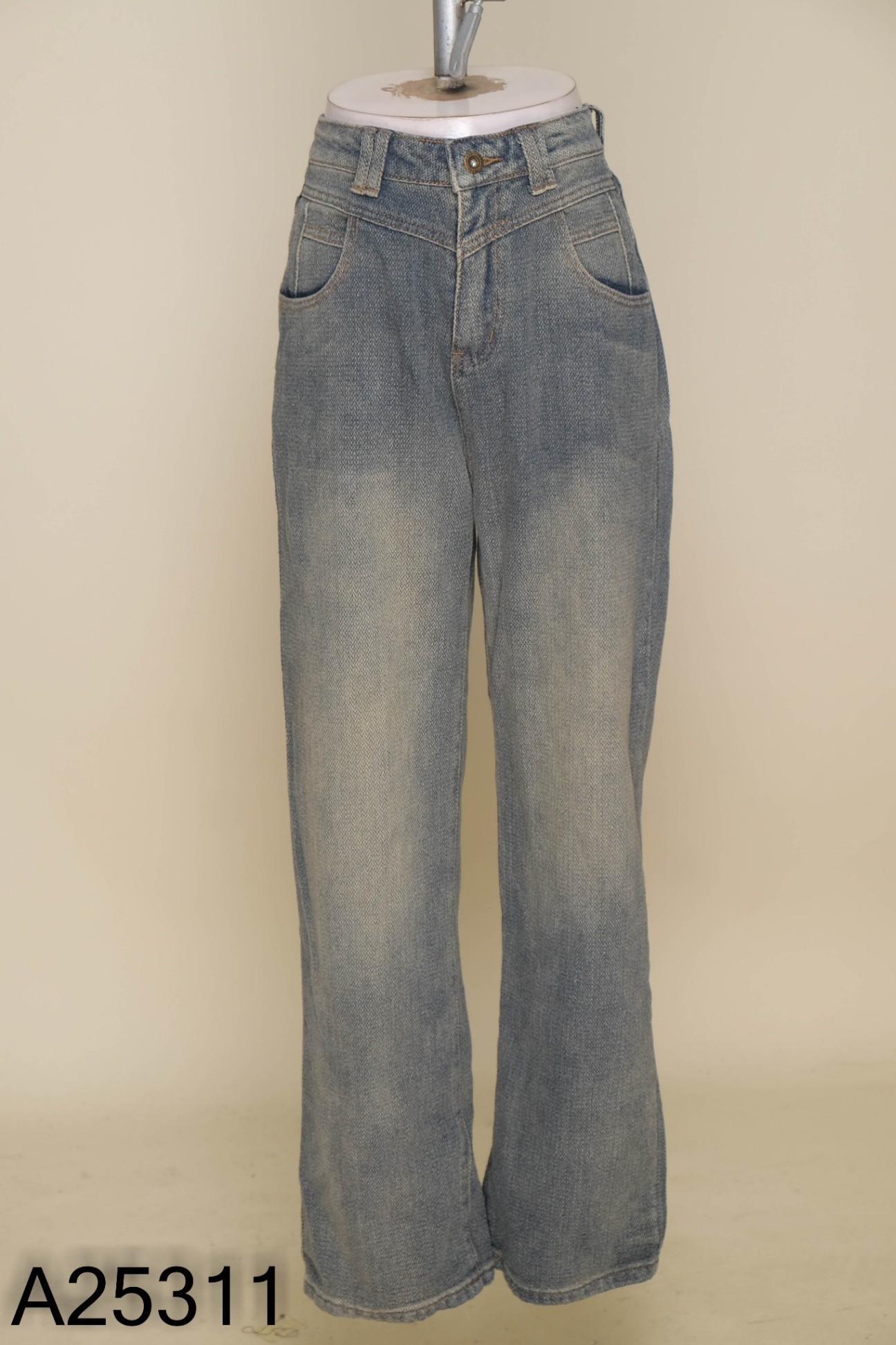 Quần jeans xanh bạc