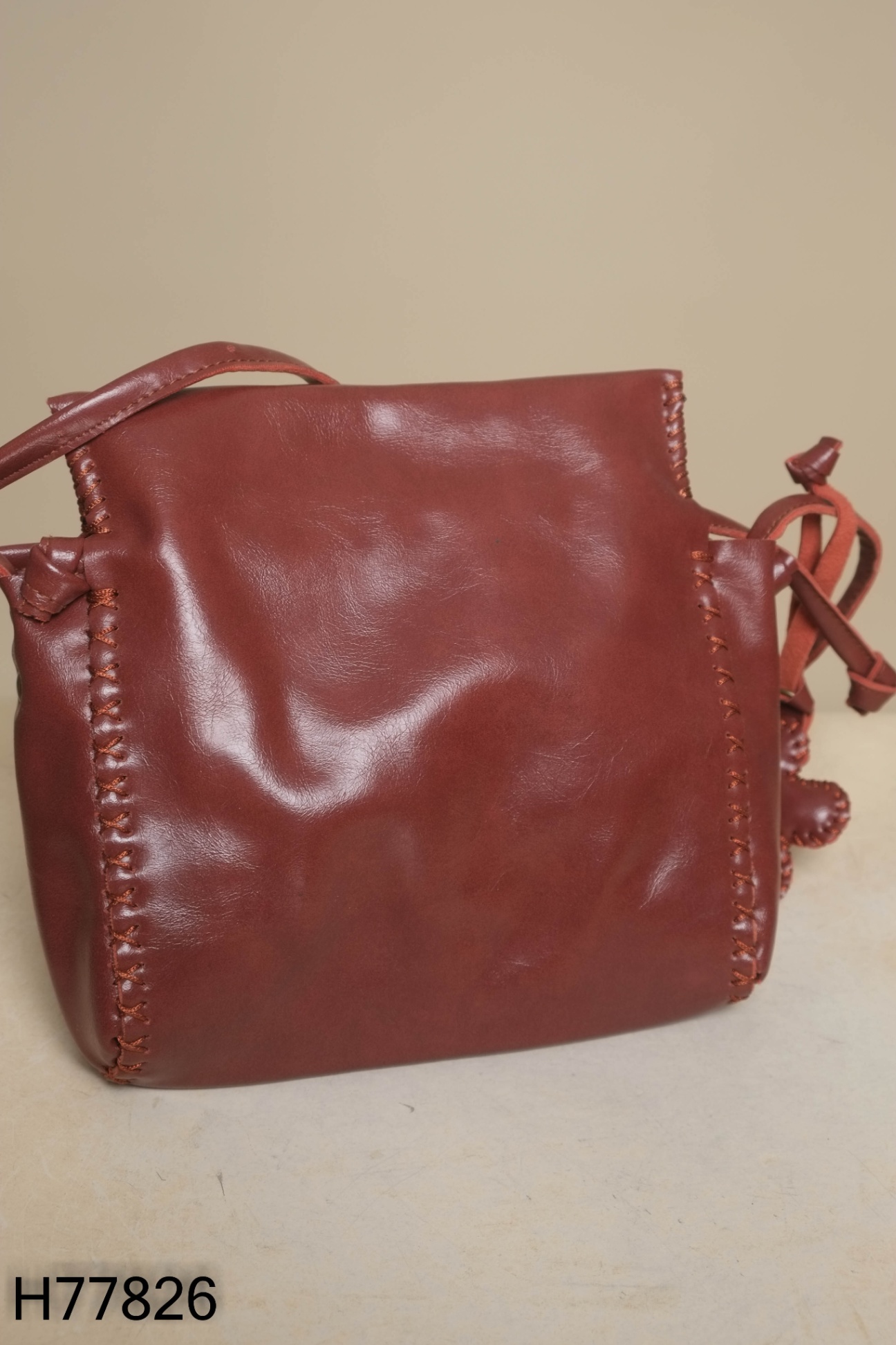 Túi da đỏ GAUU.HANDMADE phối charm hoa