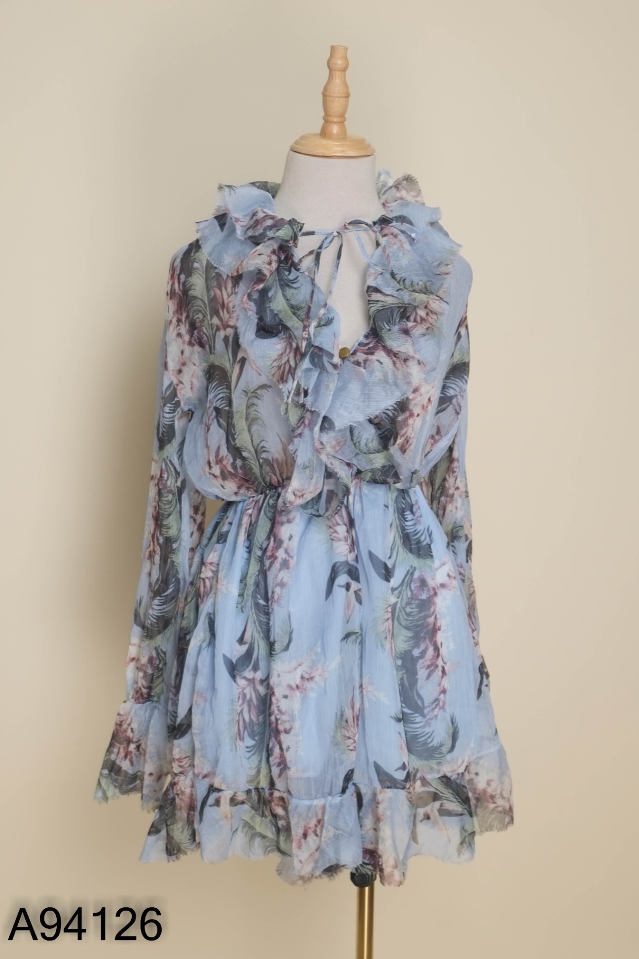 Jumpsuit xanh họa tiết lá hoa