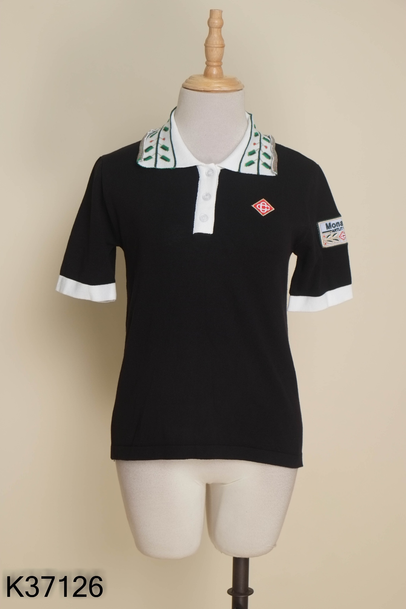 Áo đen cổ polo