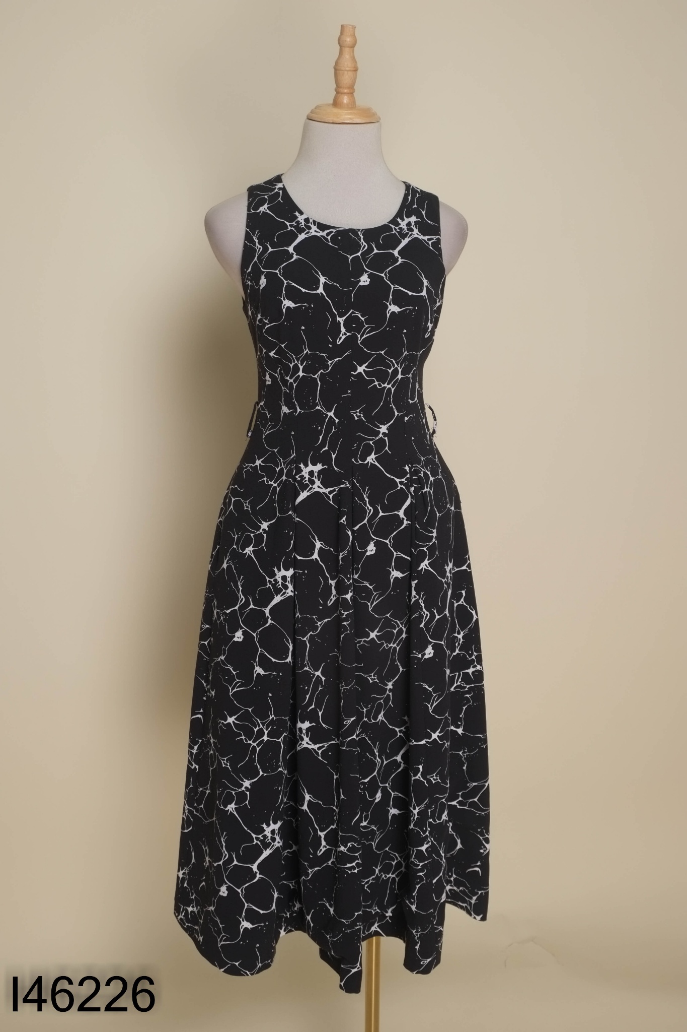 Váy đen IVY MODA họa tiết trắng