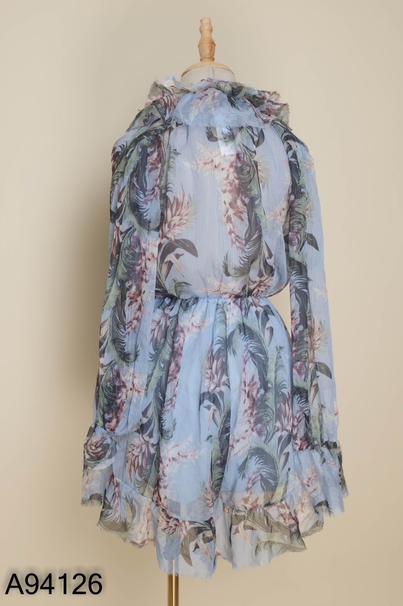 Jumpsuit xanh họa tiết lá hoa