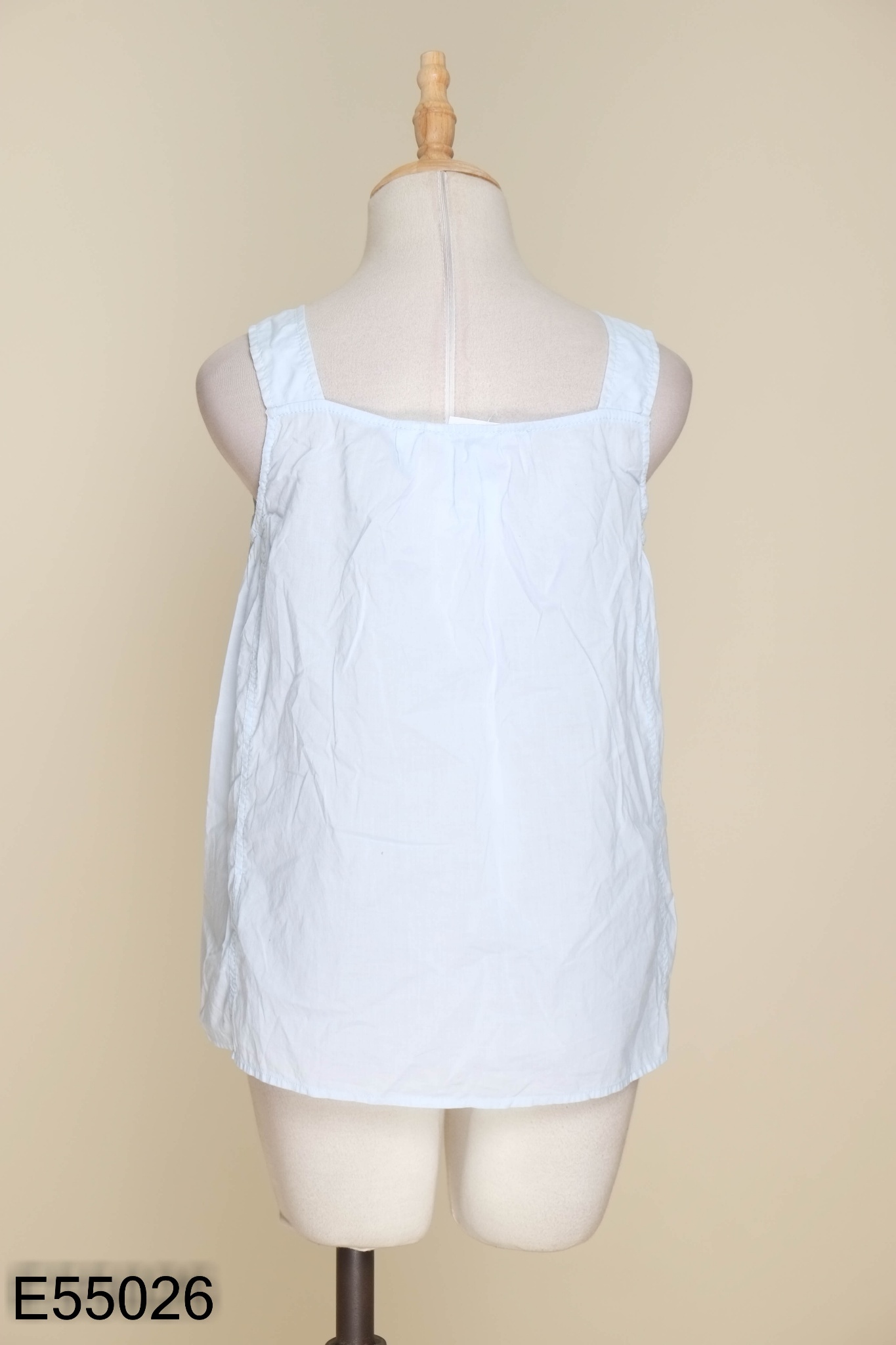 Áo UNIQLO xanh sáng