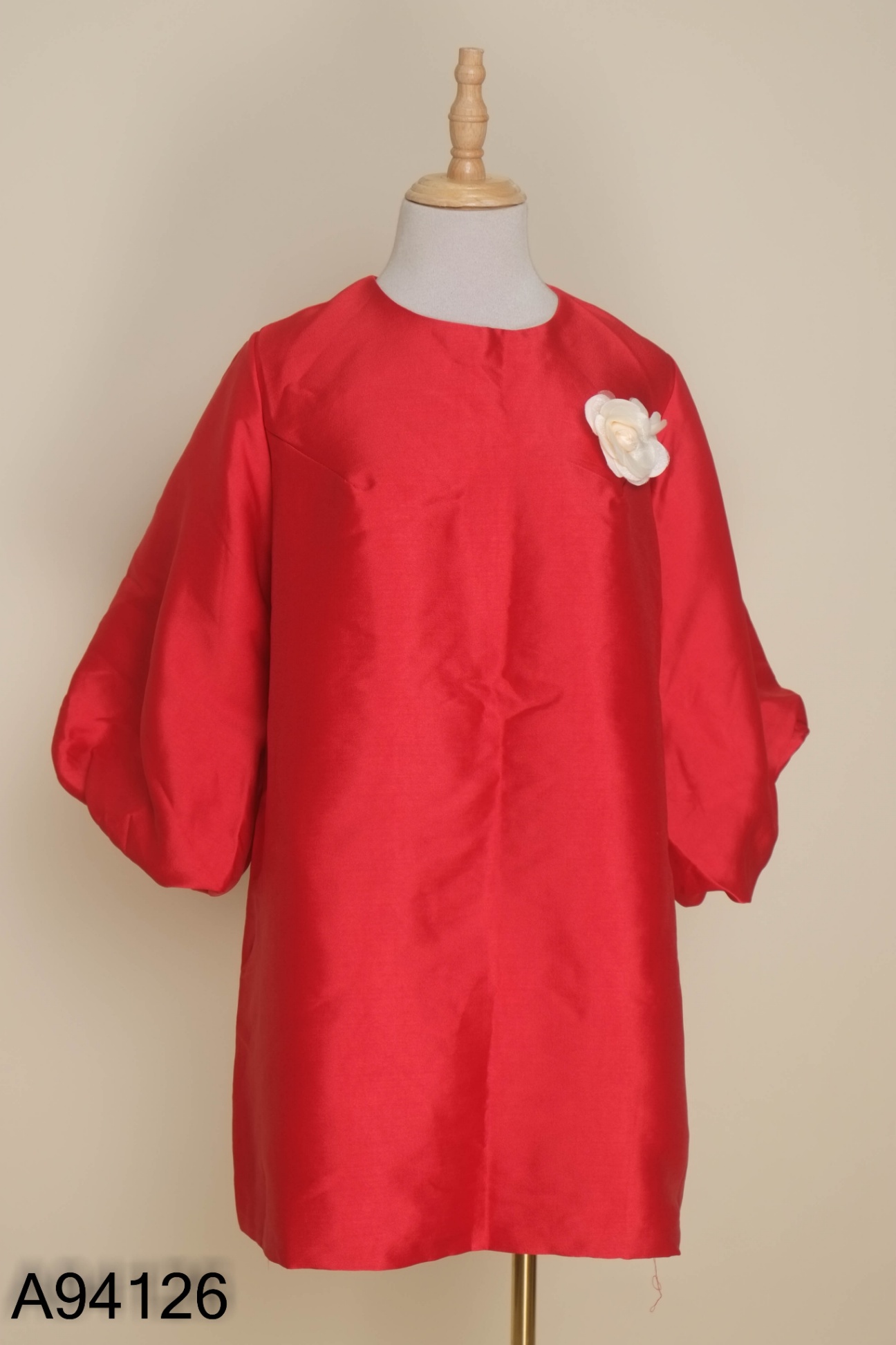 Váy đỏ đính hoa be