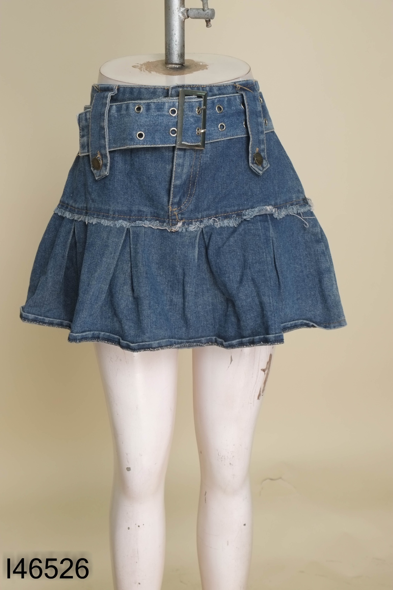 Chân váy jeans xanh xếp ly phối đai