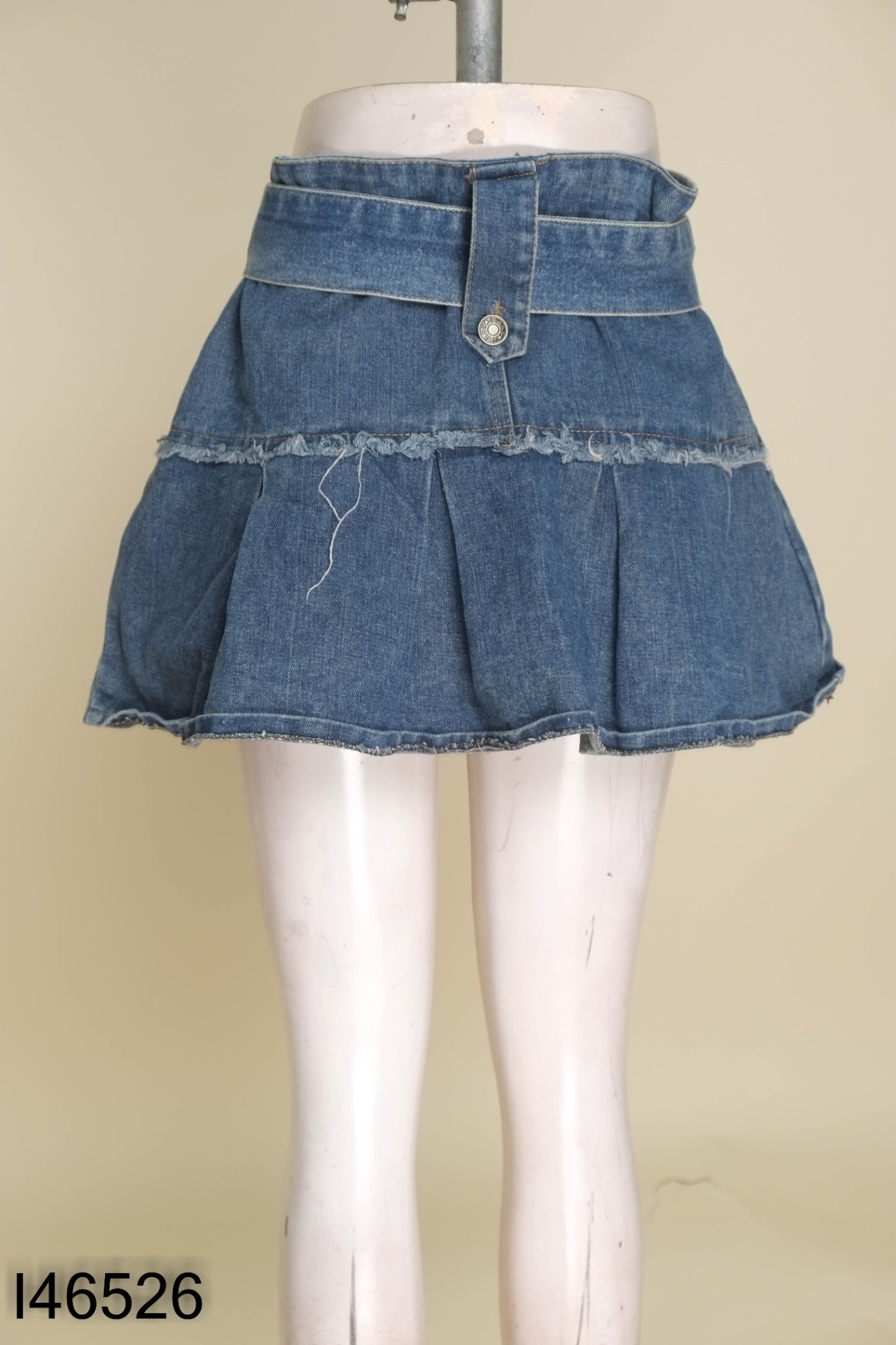 Chân váy jeans xanh xếp ly phối đai