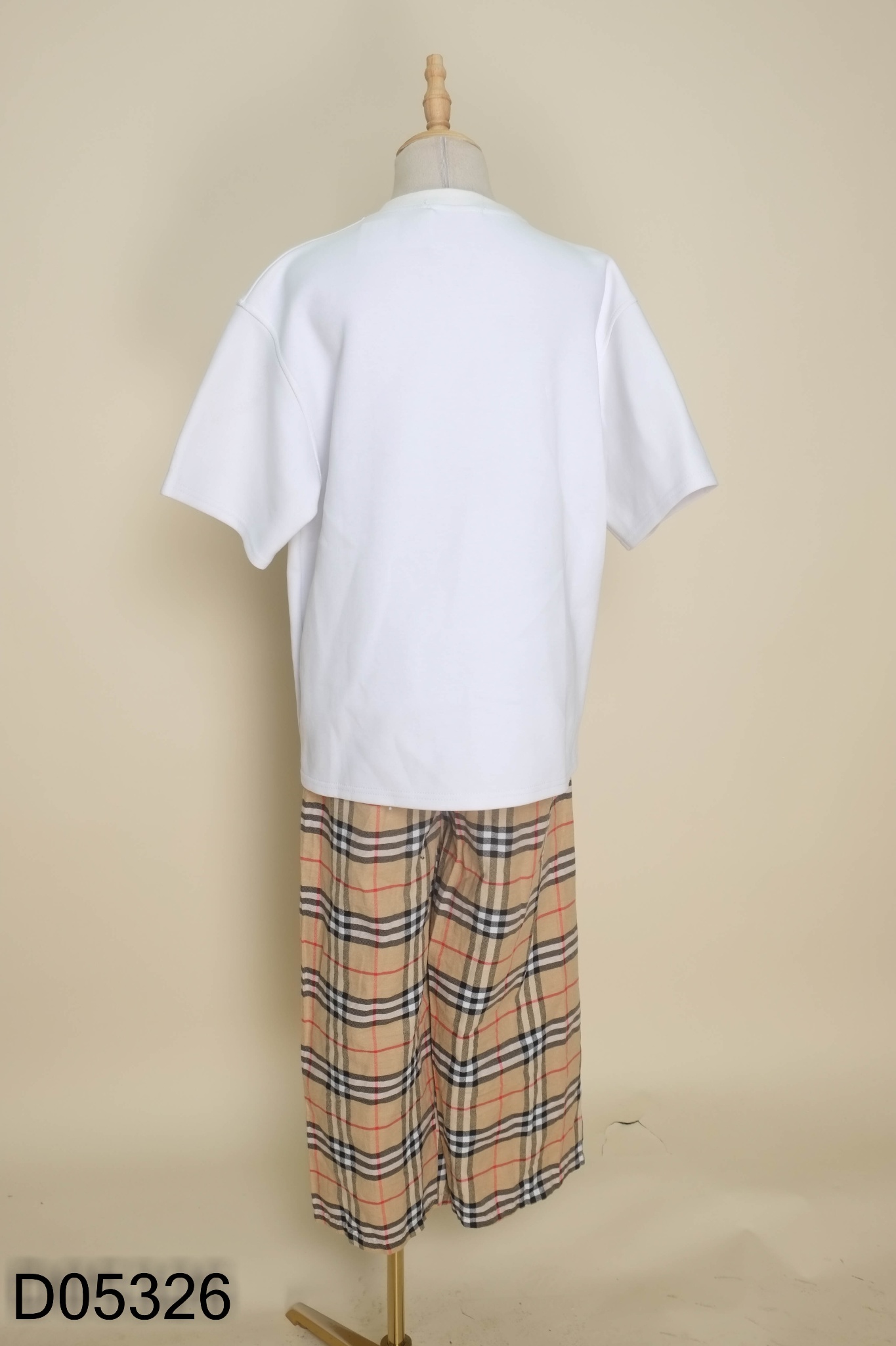 Set Áo be in hình + quần kẻ