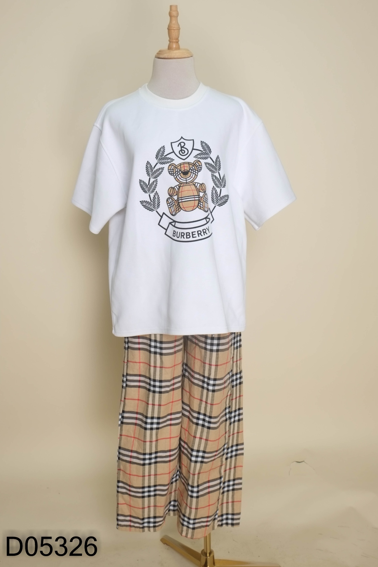 Set Áo be in hình + quần kẻ