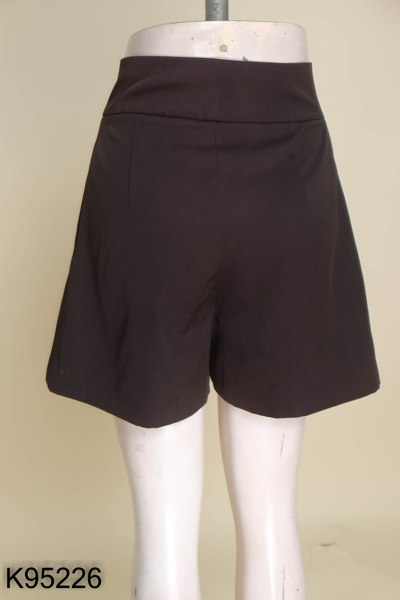 Quần shorts MONO TALK đen